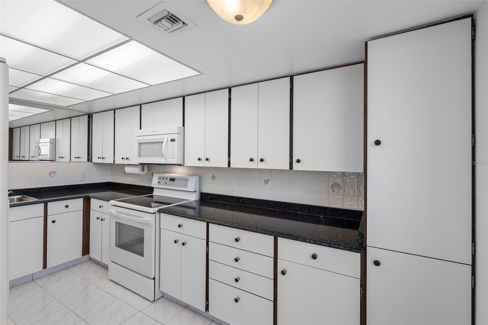 Image 16 of 45 For 220 Belleview Boulevard 609