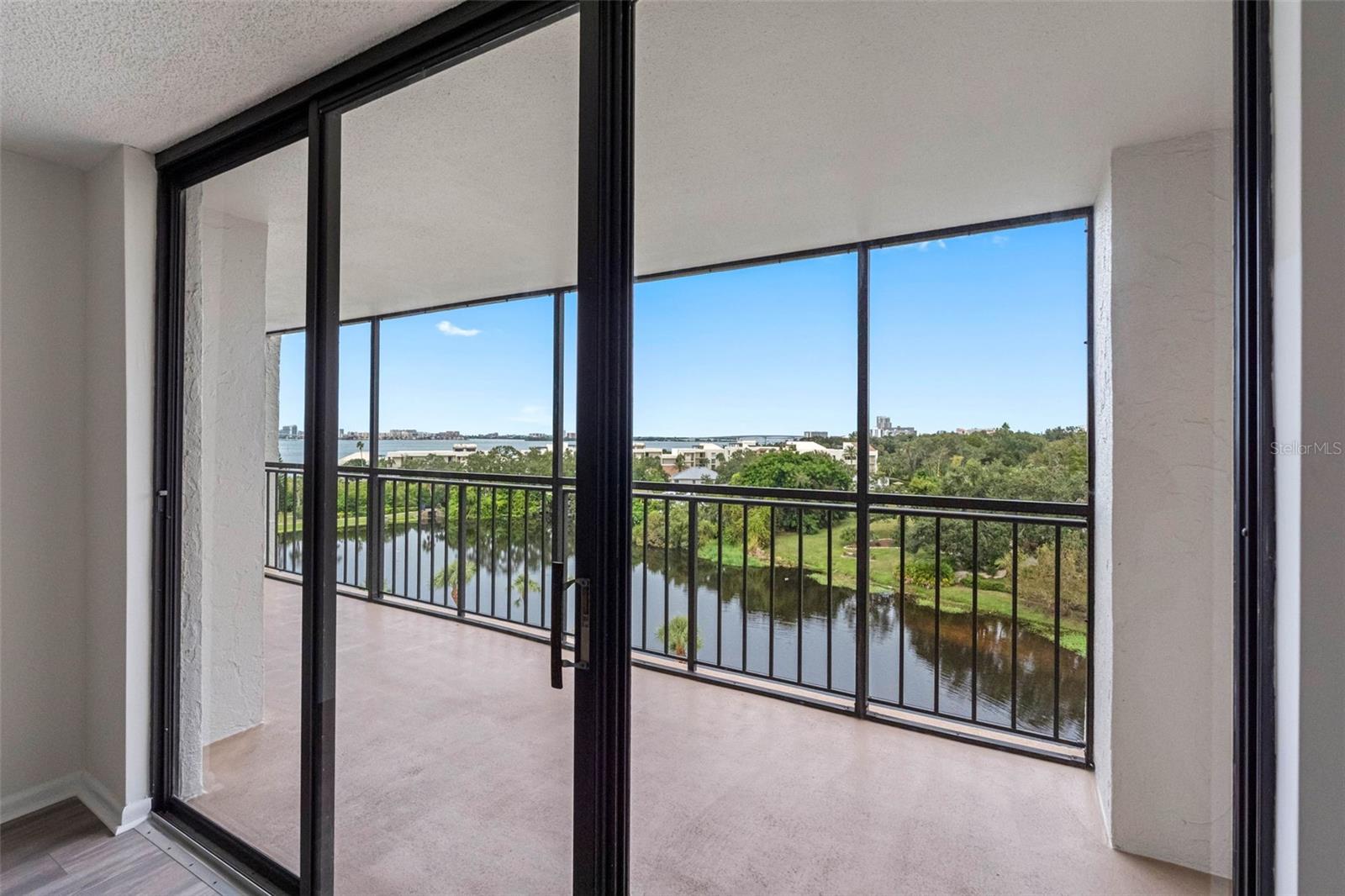 Image 21 of 45 For 220 Belleview Boulevard 609