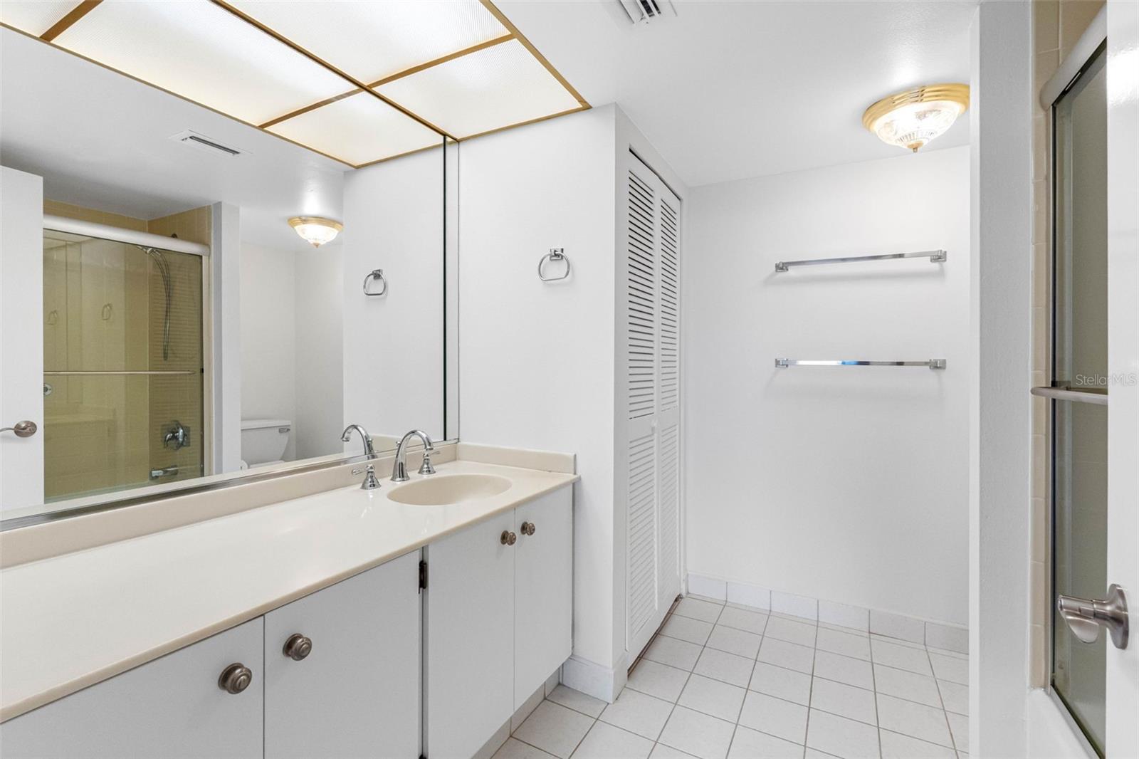 Image 23 of 45 For 220 Belleview Boulevard 609