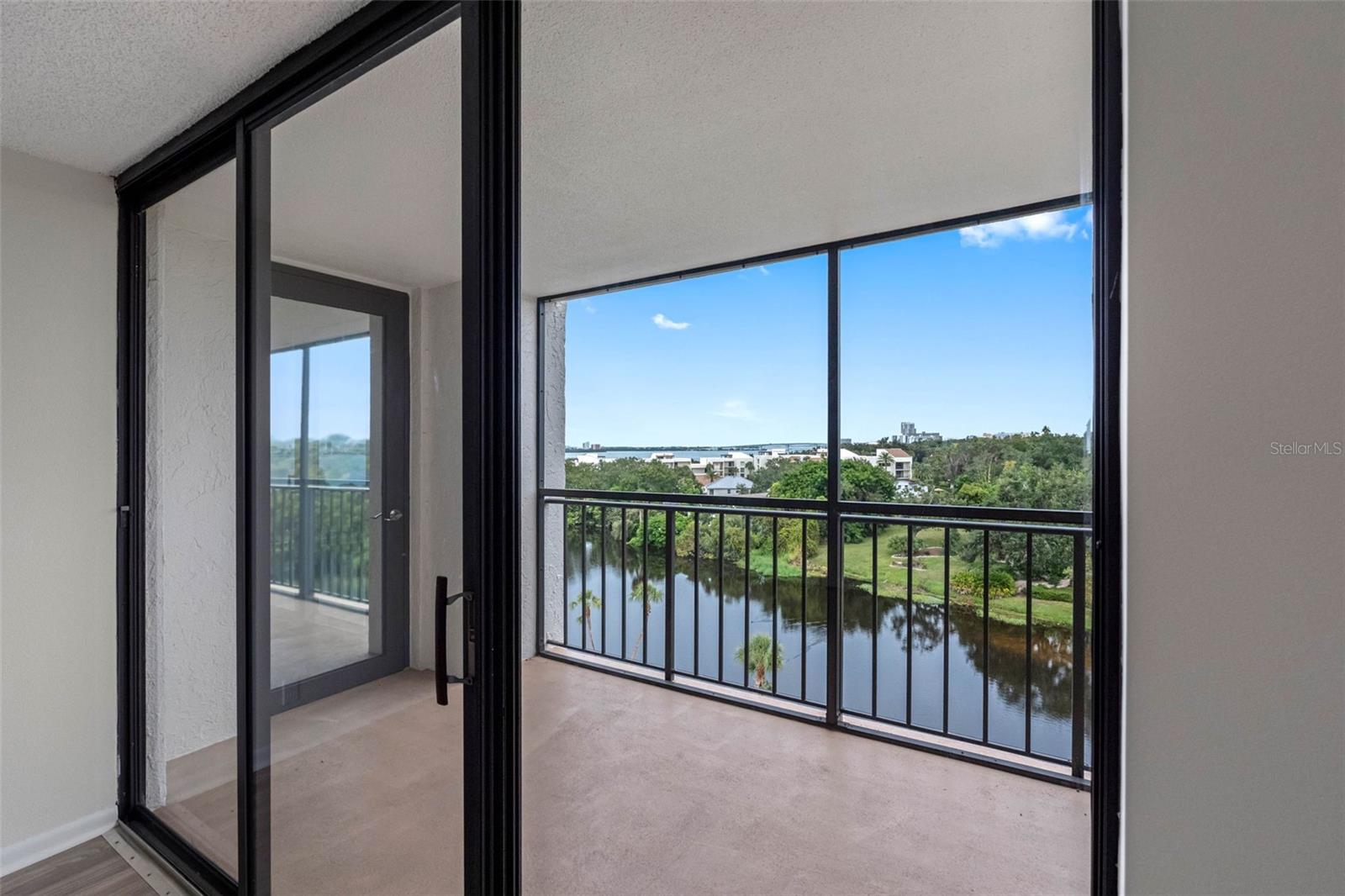 Image 25 of 45 For 220 Belleview Boulevard 609