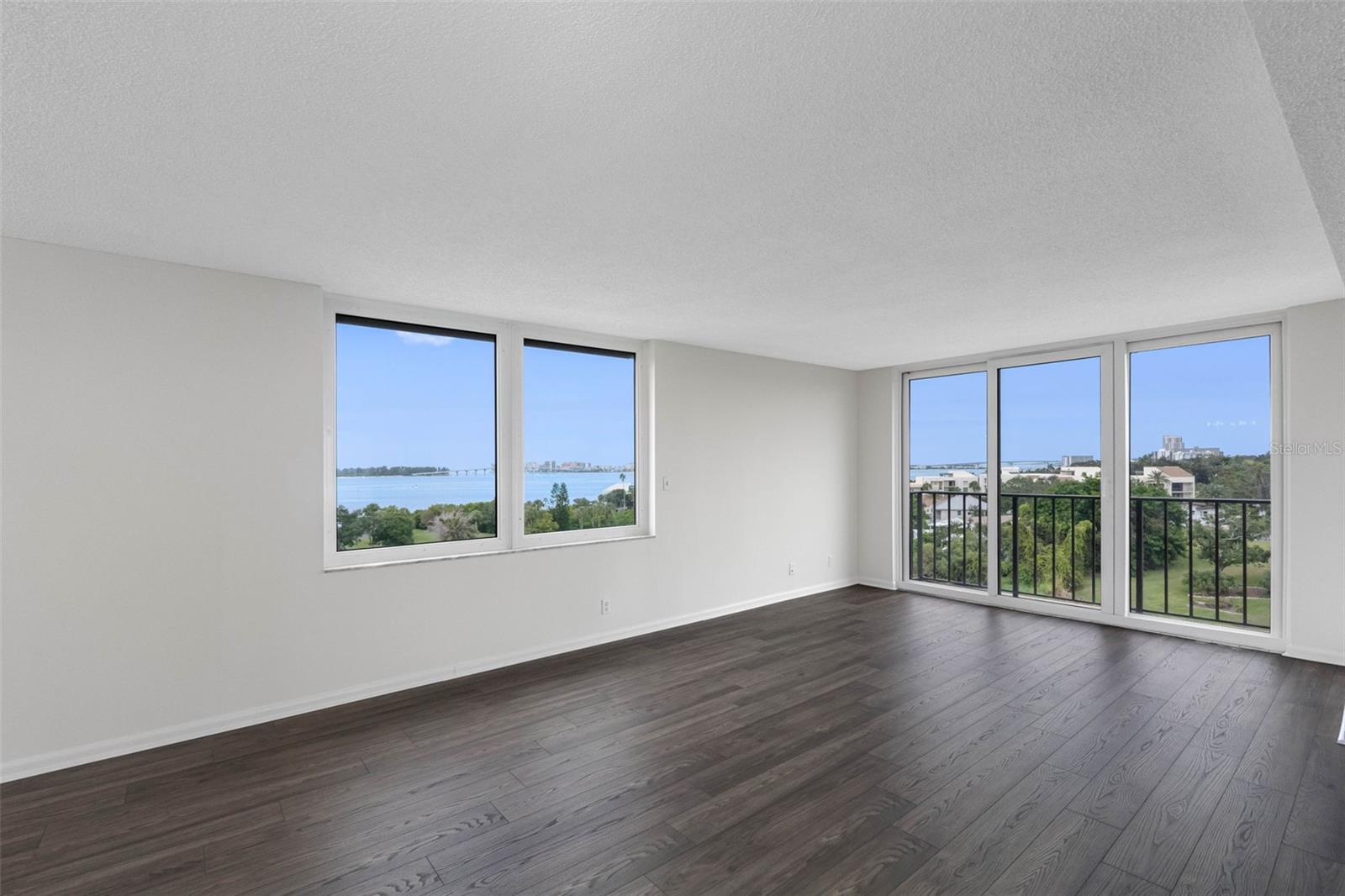 Image 3 of 45 For 220 Belleview Boulevard 609