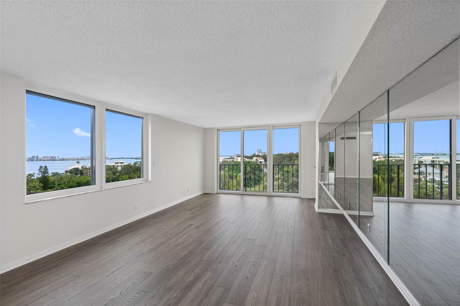 Image 4 of 45 For 220 Belleview Boulevard 609