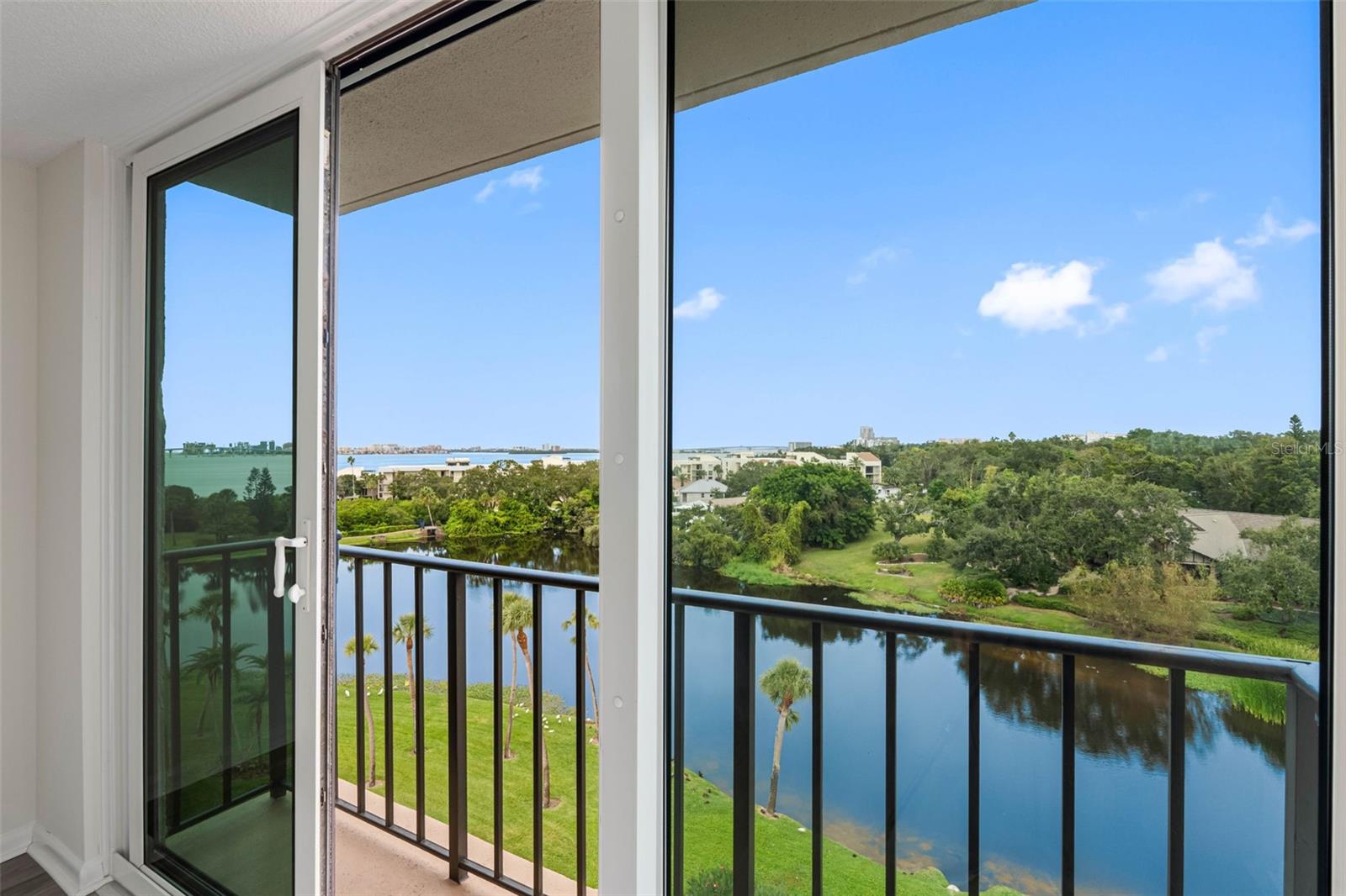 Image 6 of 45 For 220 Belleview Boulevard 609