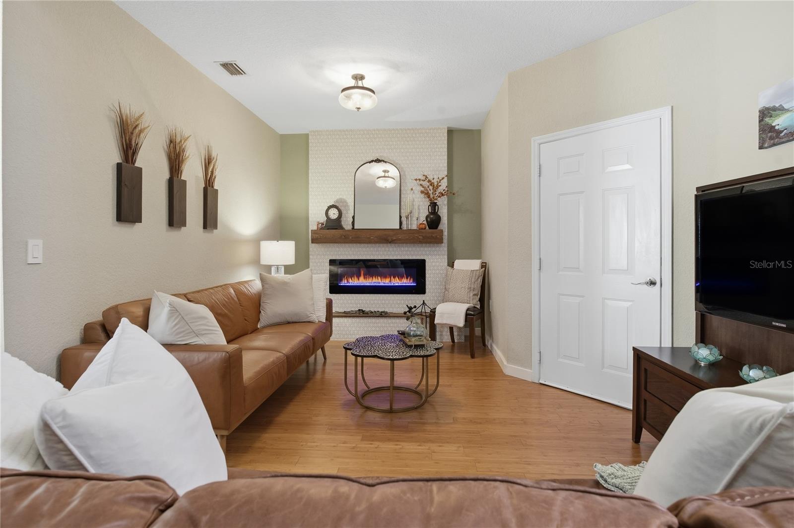 Image 9 of 56 For 16302 Newbury Palms Court