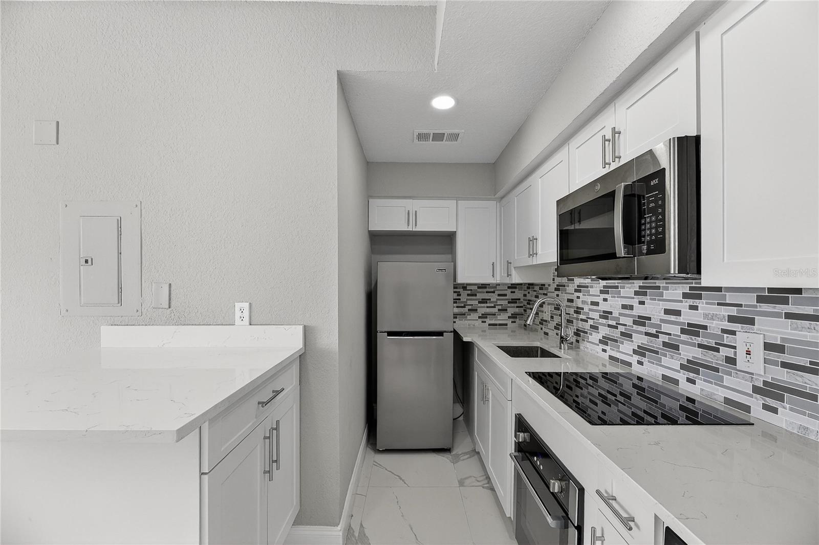 Image 10 of 37 For 9258 Lake Chase Island Way