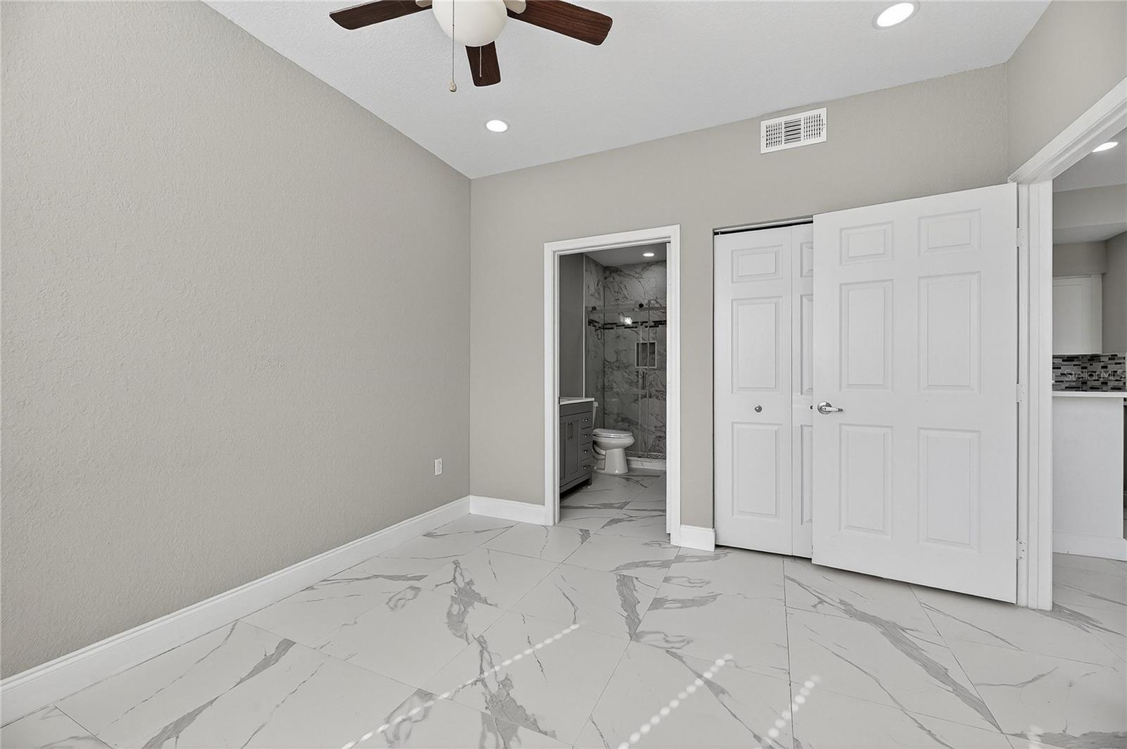 Image 17 of 37 For 9258 Lake Chase Island Way