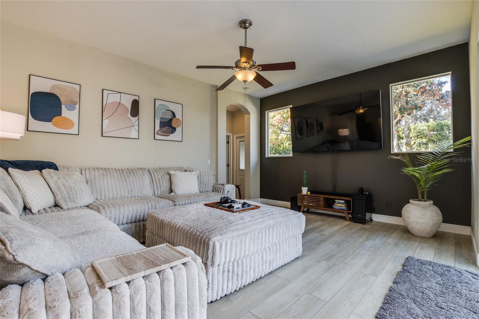 Image 14 of 55 For 480 Bridle Path Way