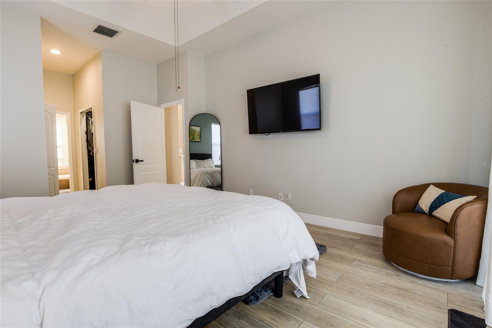 Image 24 of 55 For 480 Bridle Path Way