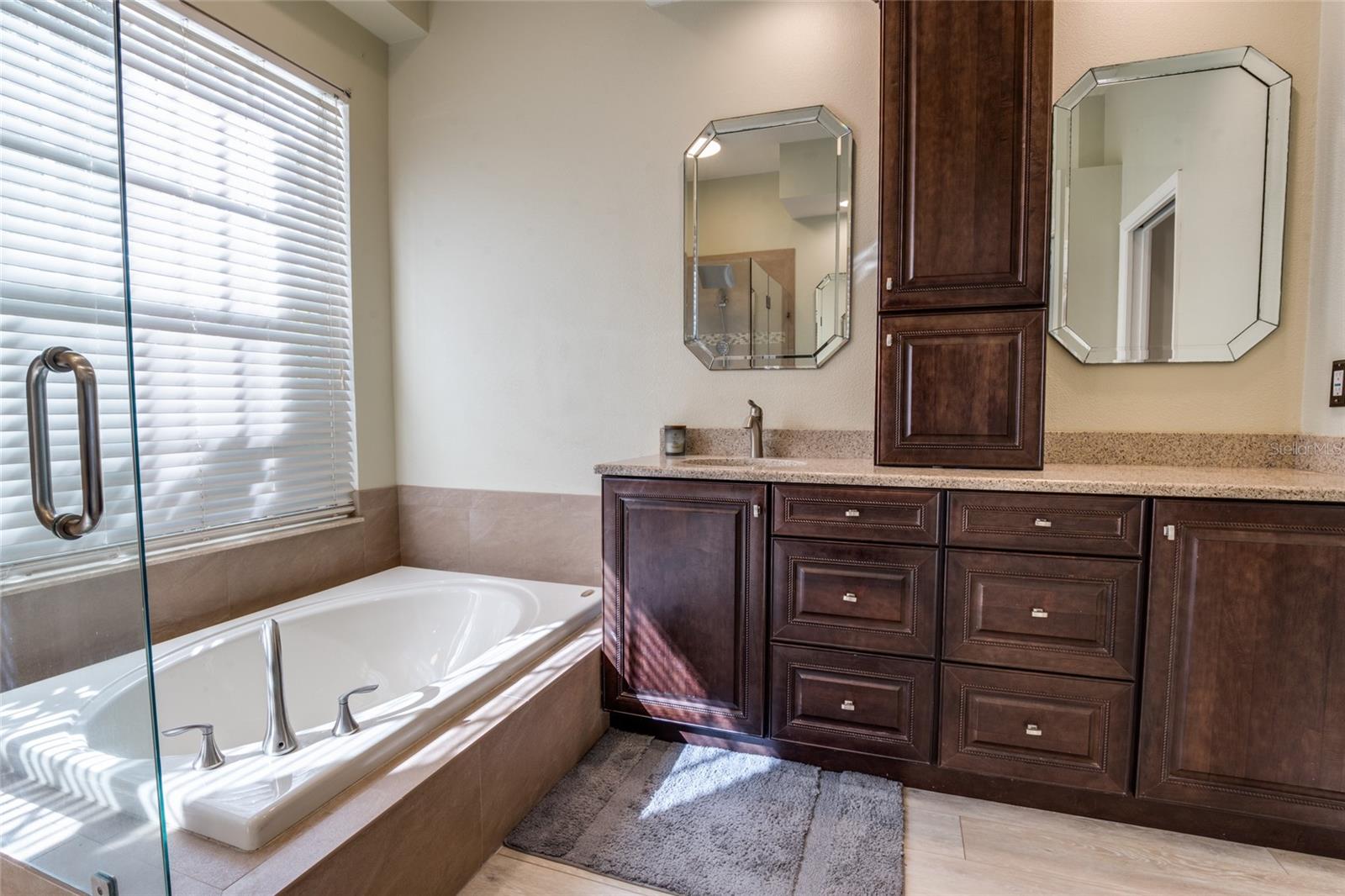 Image 29 of 55 For 480 Bridle Path Way