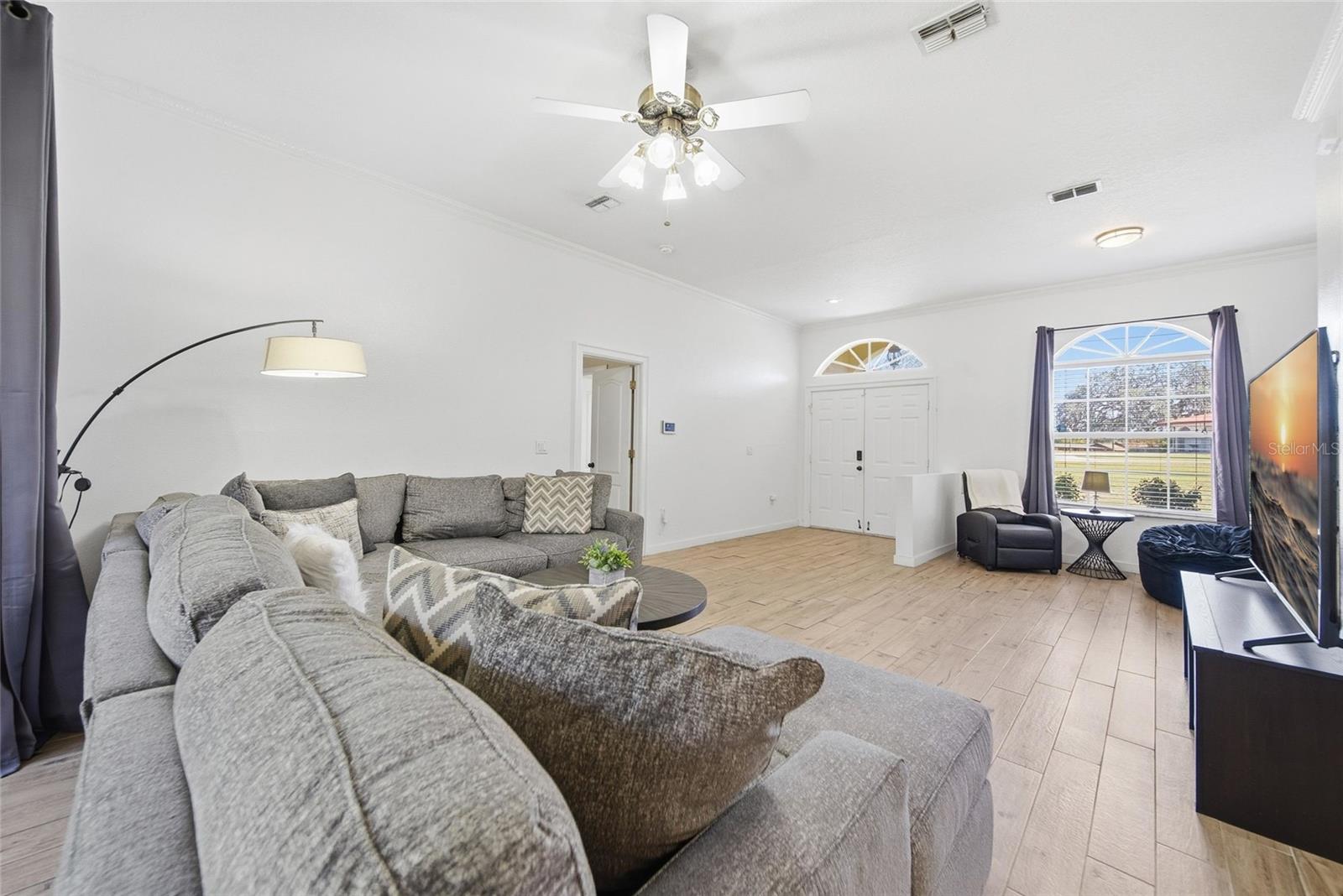 Image 8 of 35 For 5495 Emerald Drive