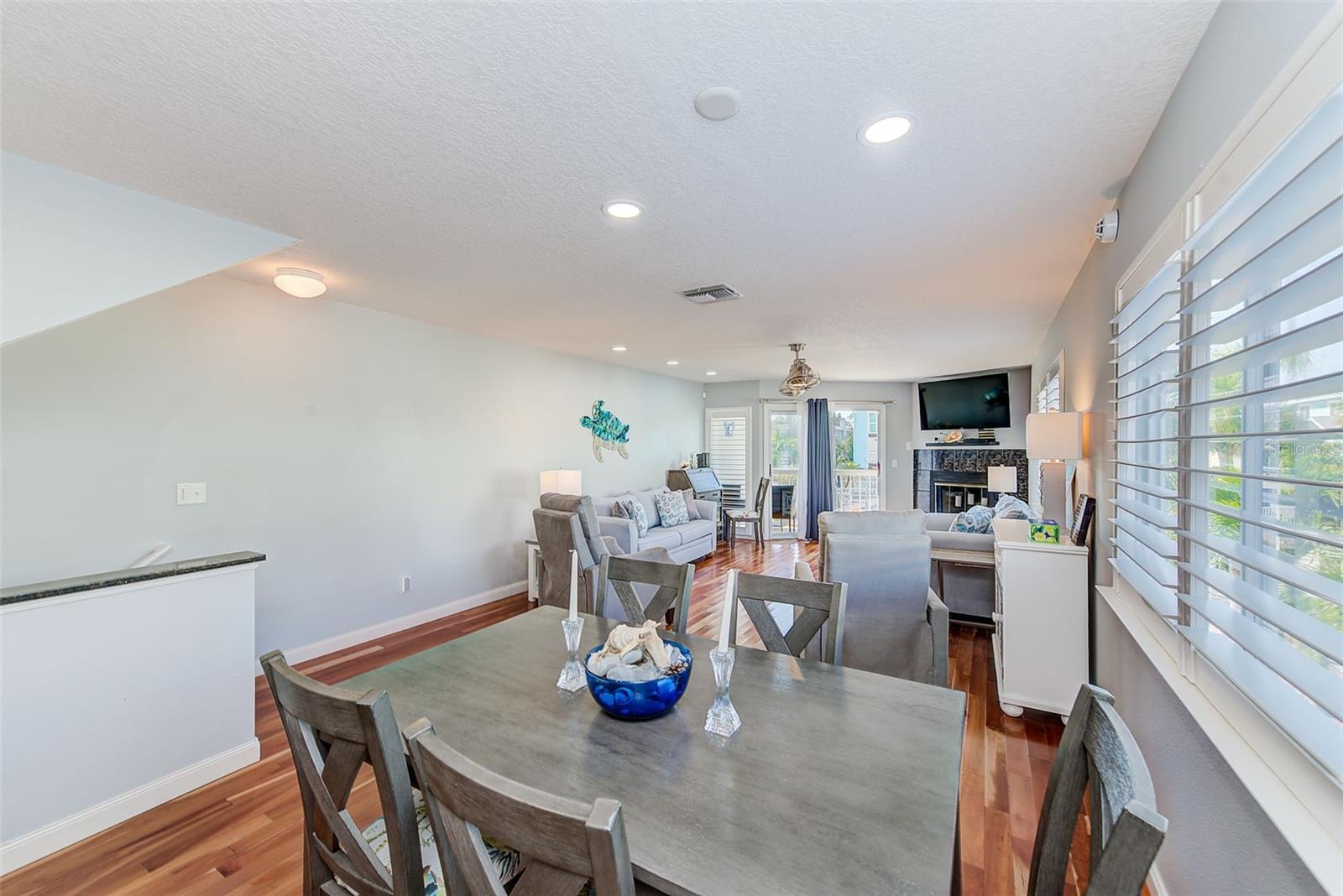 Listing photo id 8 for 205 Marcdale Boulevard