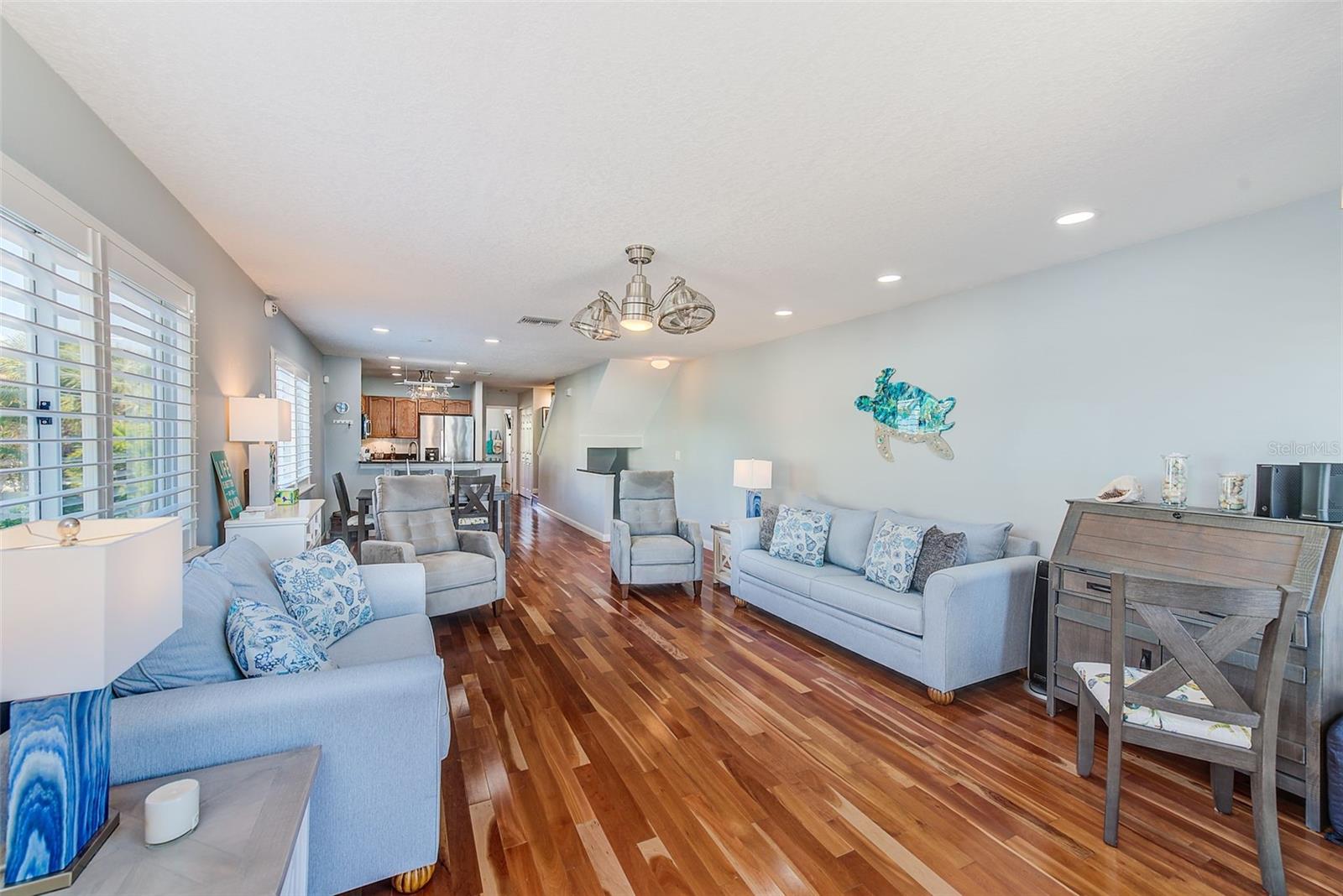 Listing photo id 10 for 205 Marcdale Boulevard