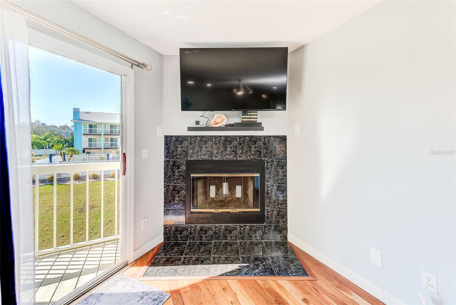 Listing photo id 14 for 205 Marcdale Boulevard