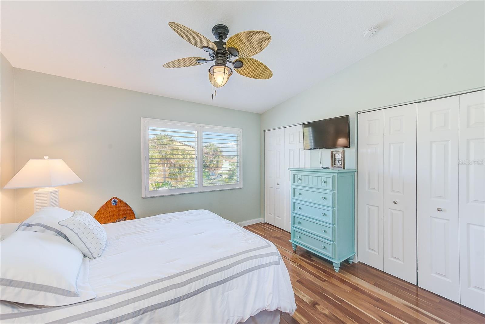 Listing photo id 18 for 205 Marcdale Boulevard