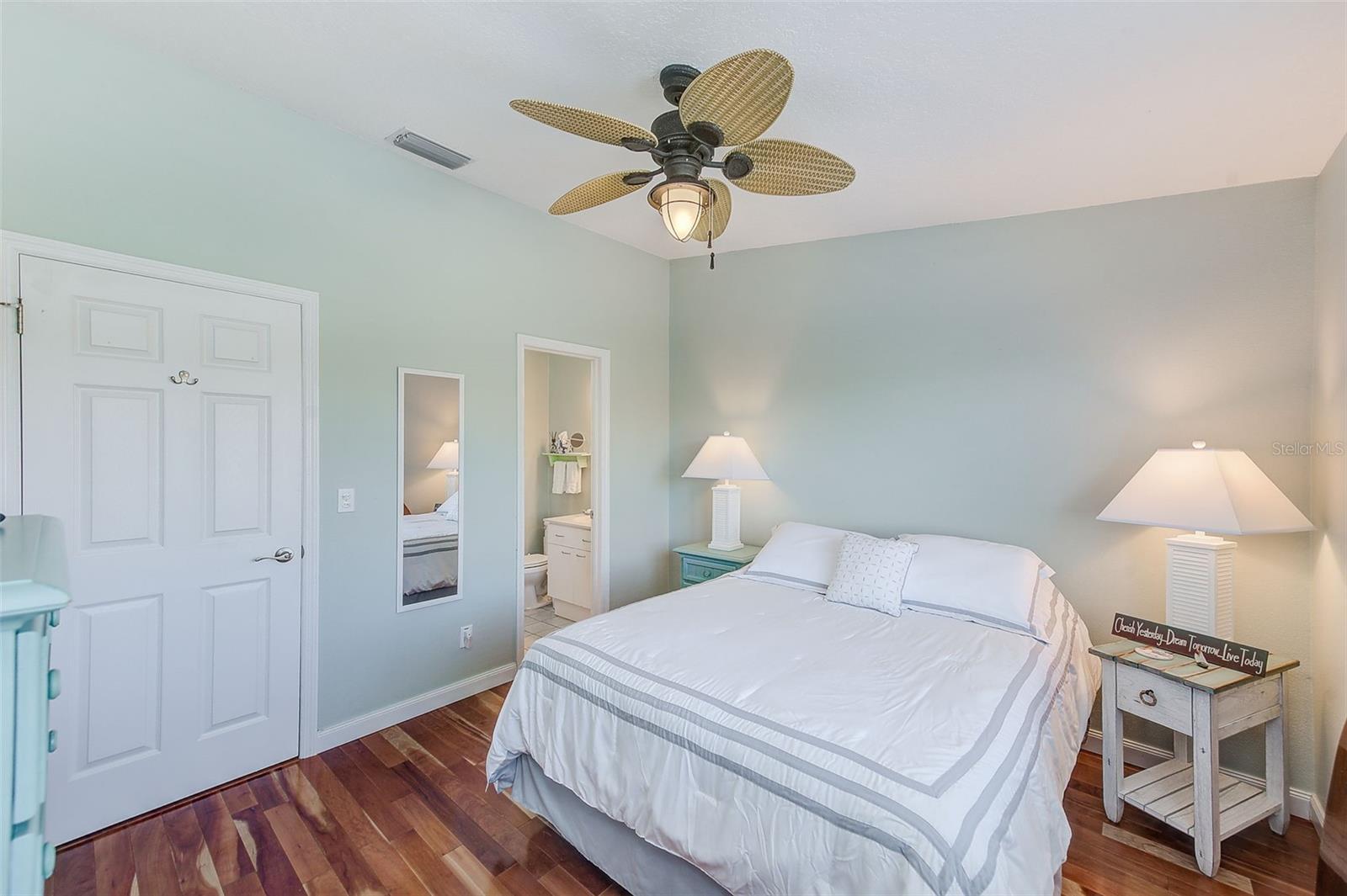 Listing photo id 19 for 205 Marcdale Boulevard