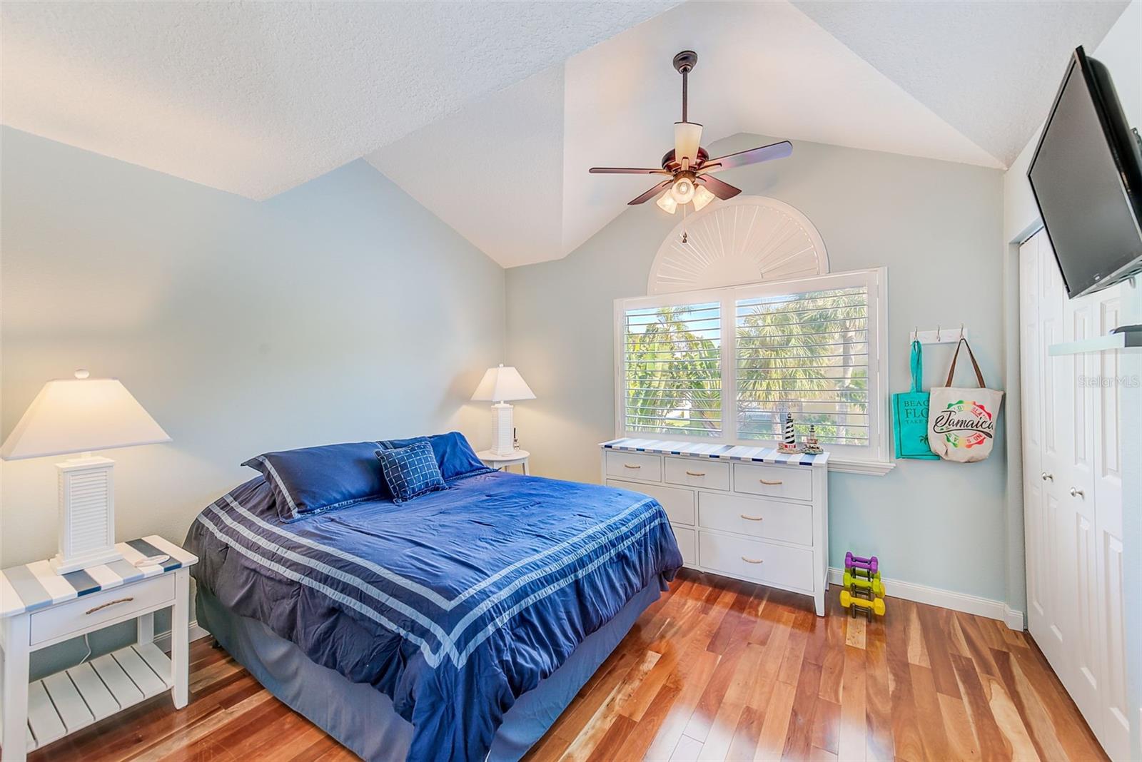 Listing photo id 21 for 205 Marcdale Boulevard