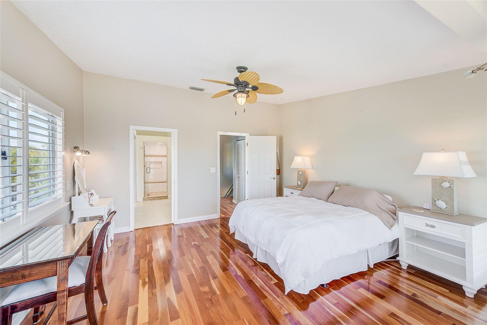 Listing photo id 26 for 205 Marcdale Boulevard