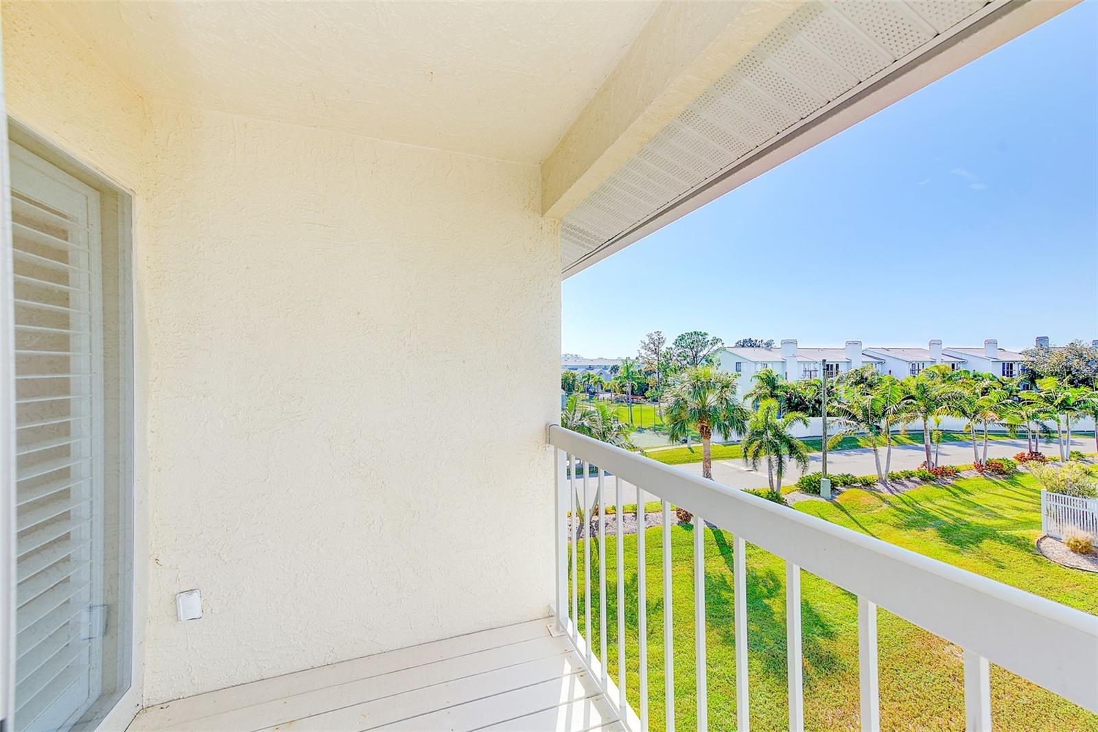 Listing photo id 30 for 205 Marcdale Boulevard