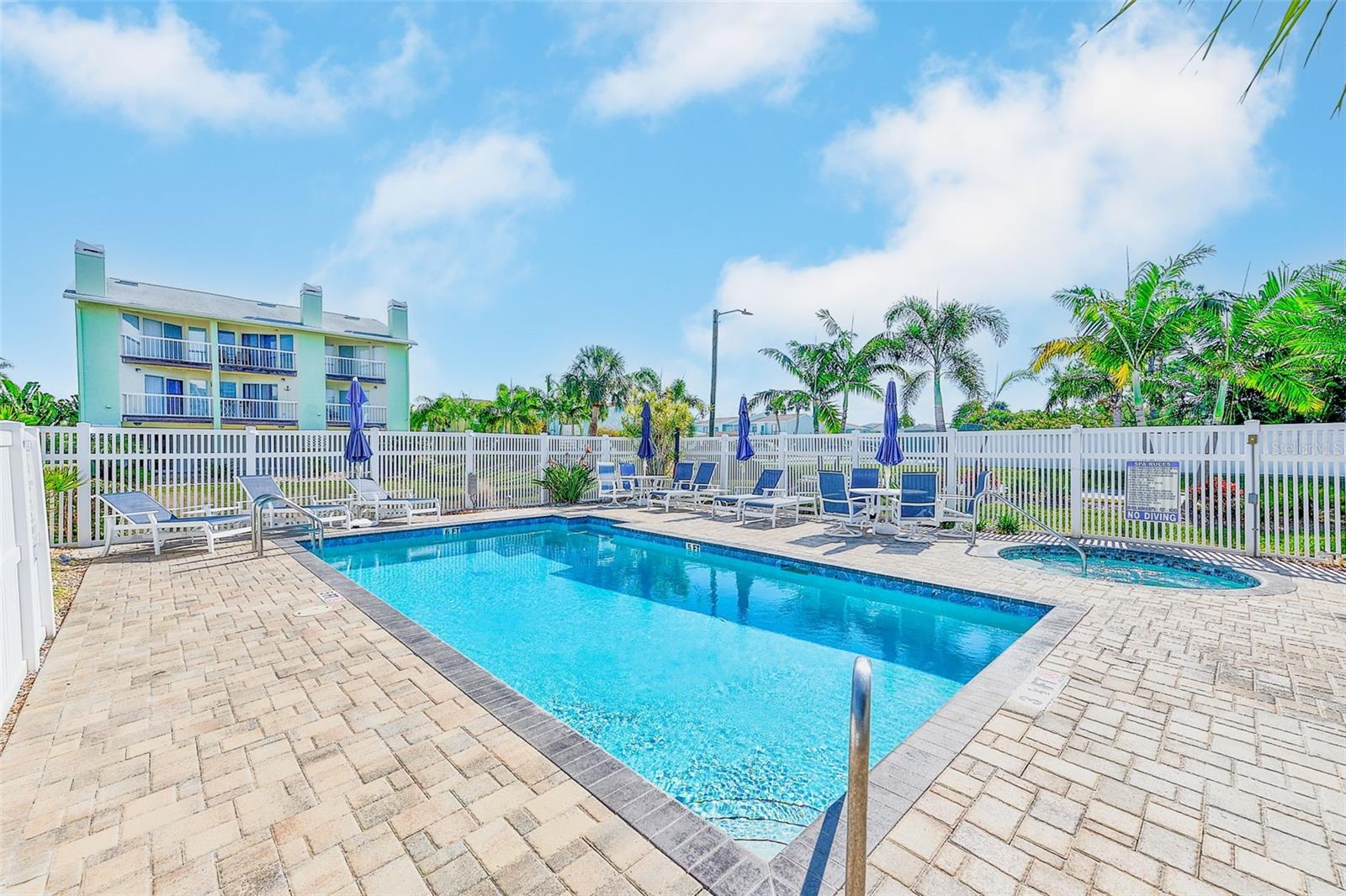 Listing photo id 34 for 205 Marcdale Boulevard