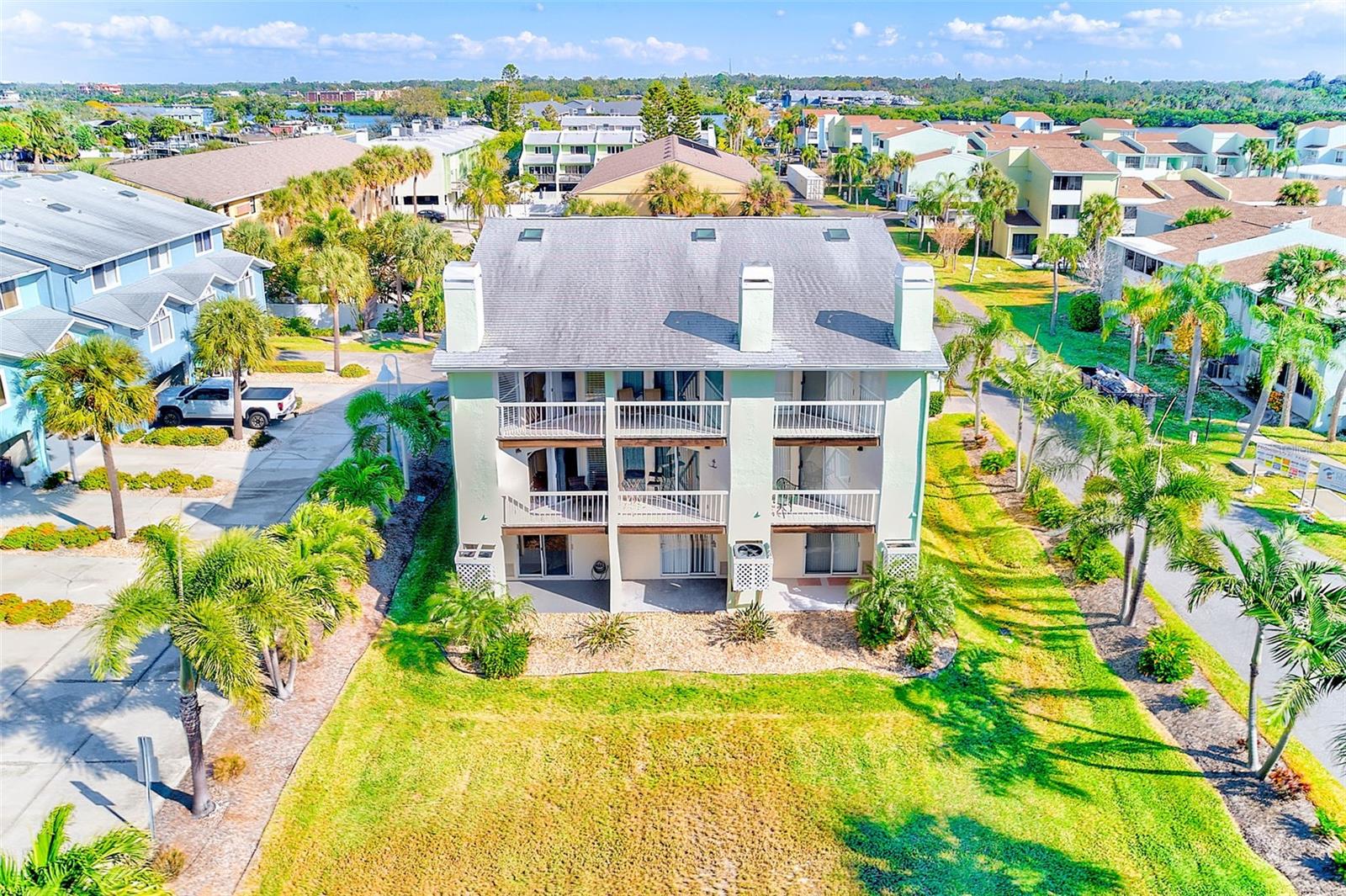 Listing photo id 37 for 205 Marcdale Boulevard