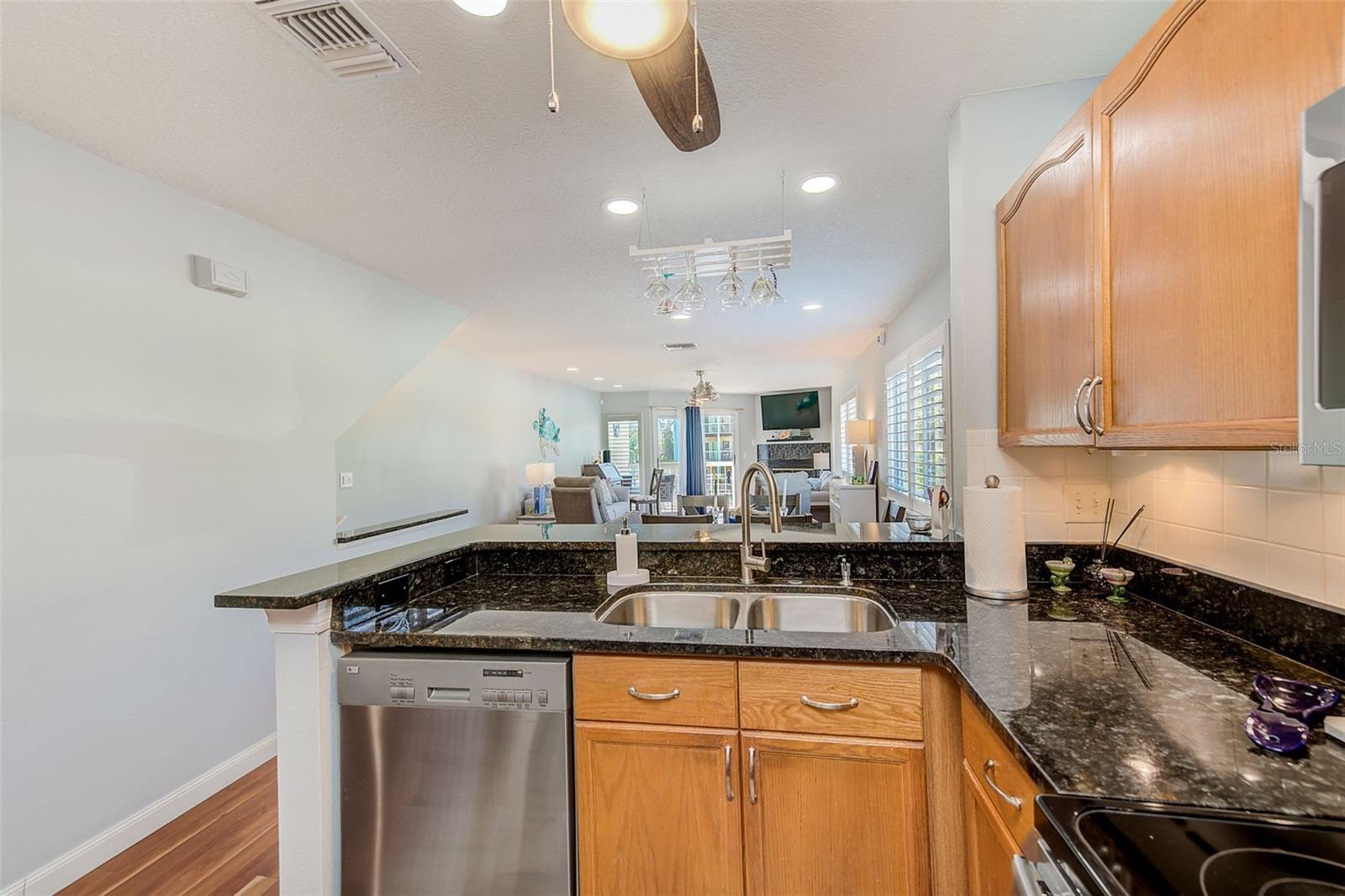 Listing photo id 3 for 205 Marcdale Boulevard