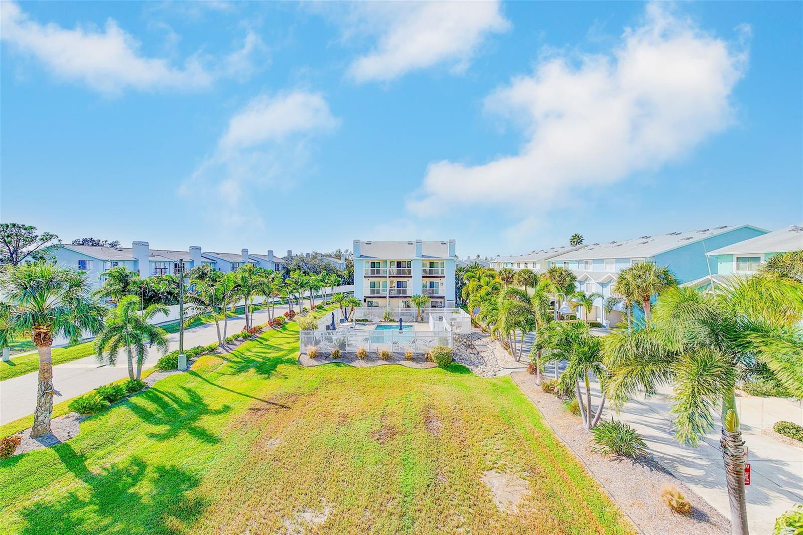 Listing photo id 50 for 205 Marcdale Boulevard