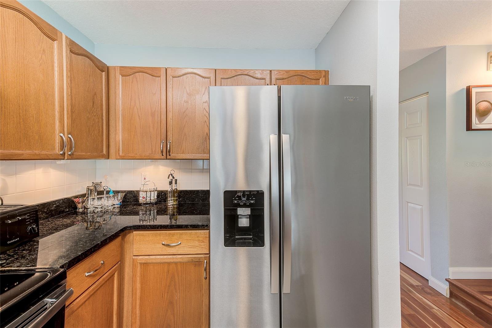 Listing photo id 5 for 205 Marcdale Boulevard