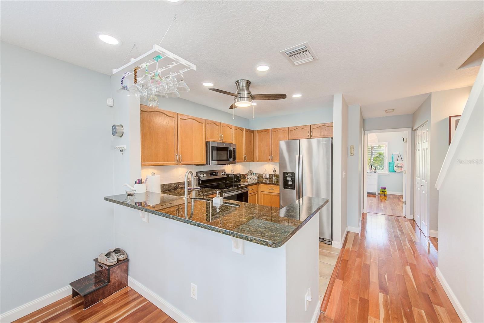 Listing photo id 7 for 205 Marcdale Boulevard