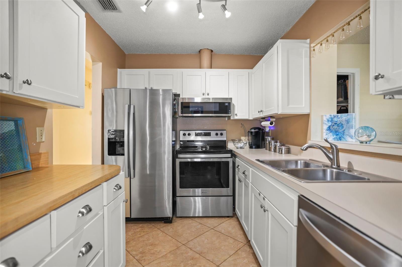 Image 7 of 25 For 2201 Holkham Place 2201