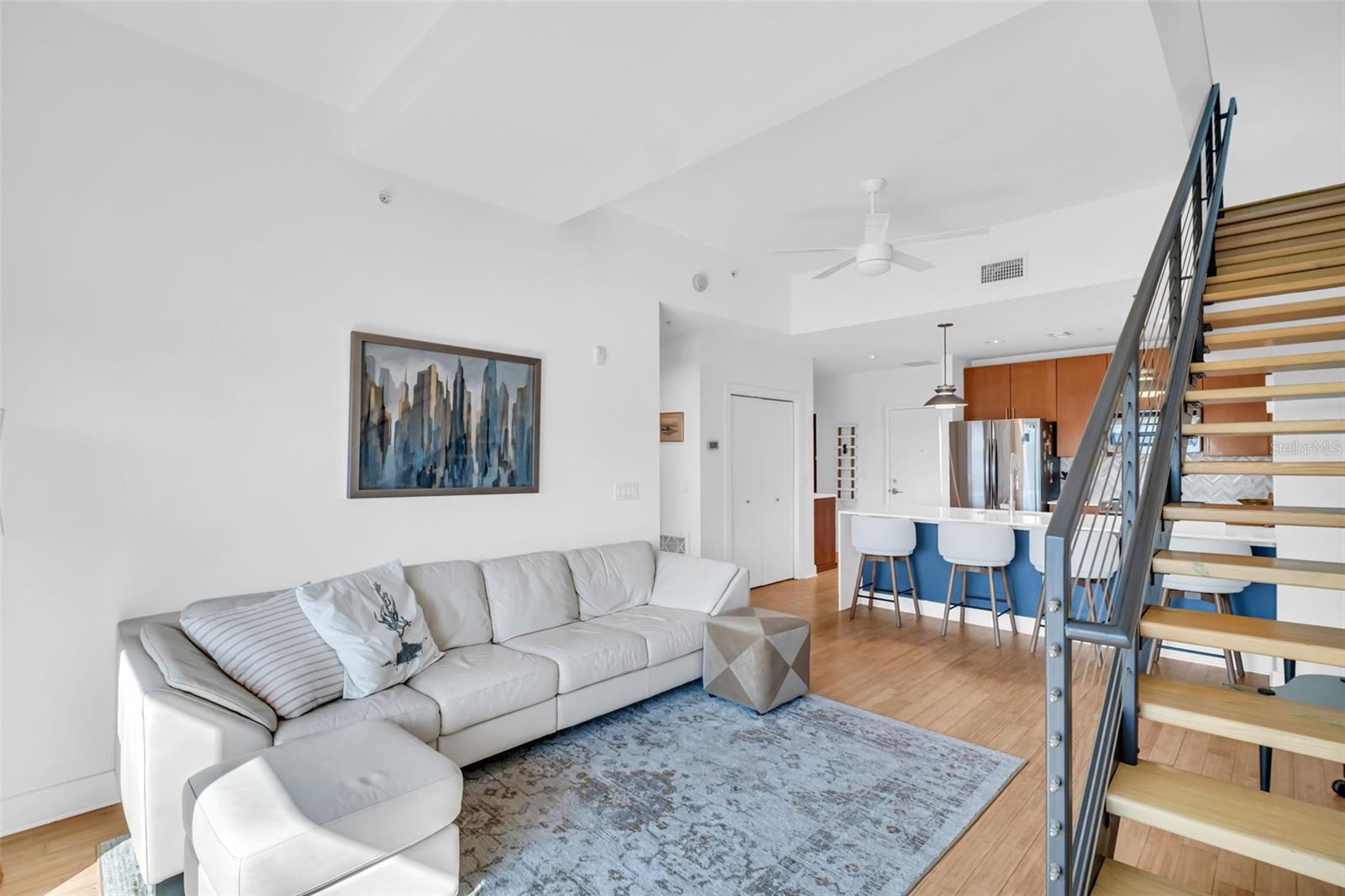 Image 13 of 51 For 1010 Central Avenue 427