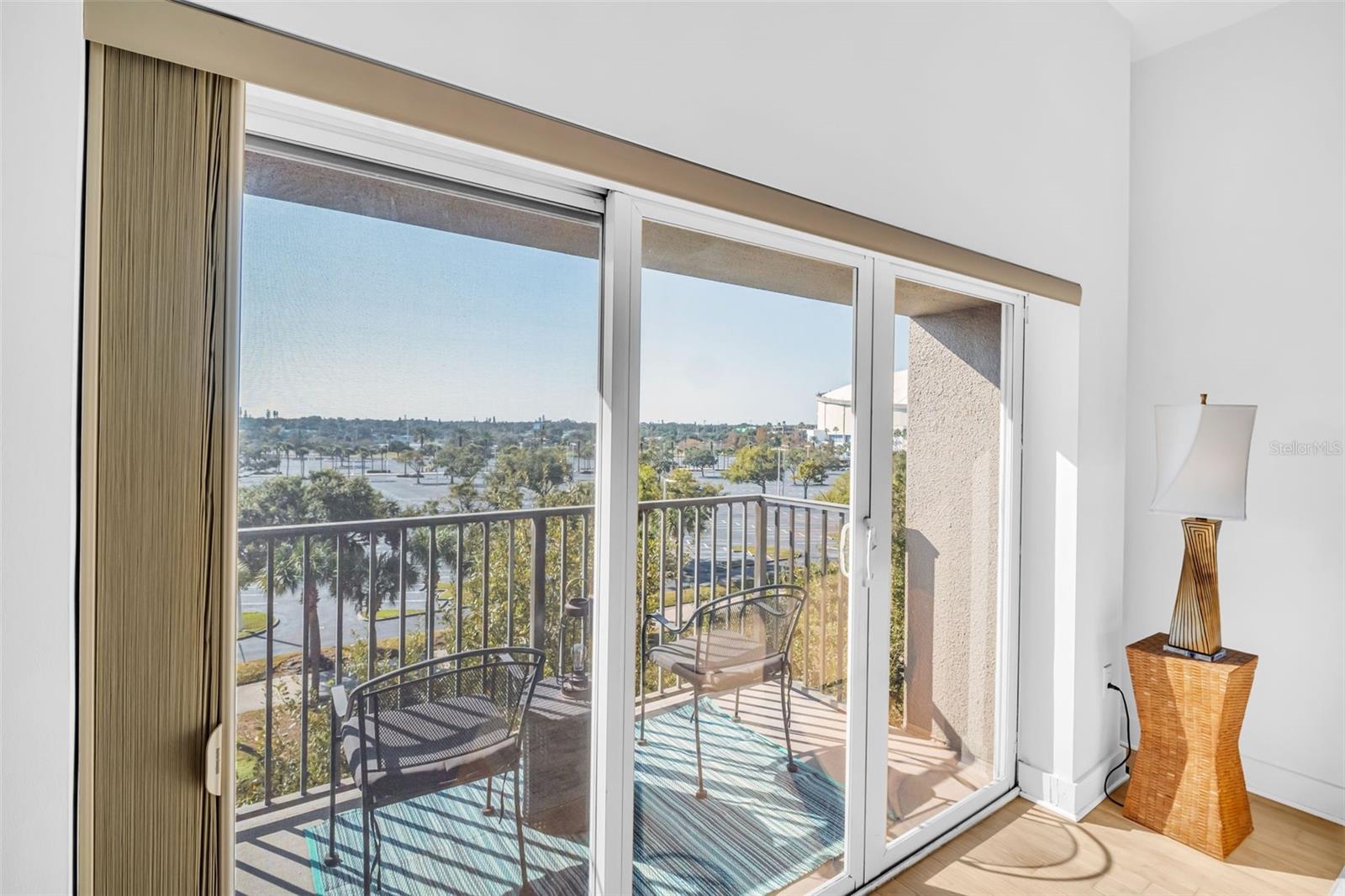 Image 14 of 51 For 1010 Central Avenue 427