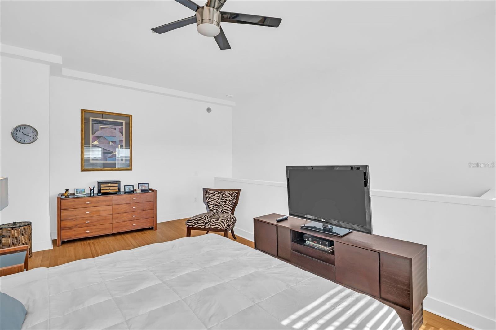 Image 19 of 51 For 1010 Central Avenue 427