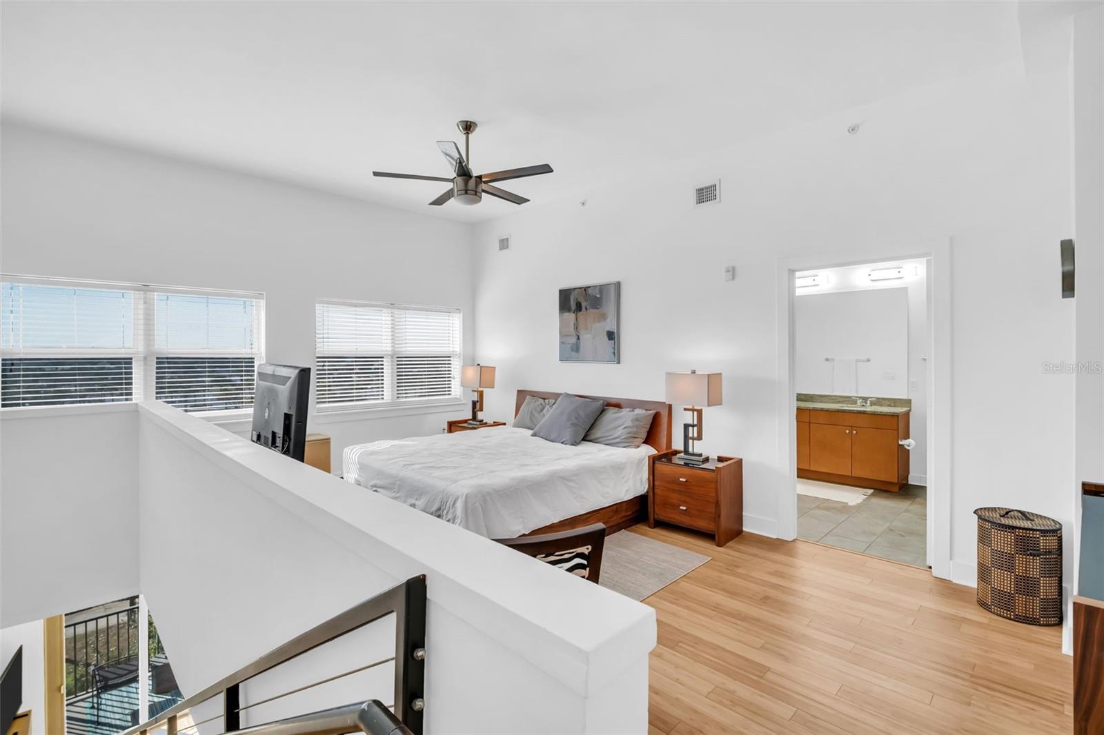 Image 21 of 51 For 1010 Central Avenue 427