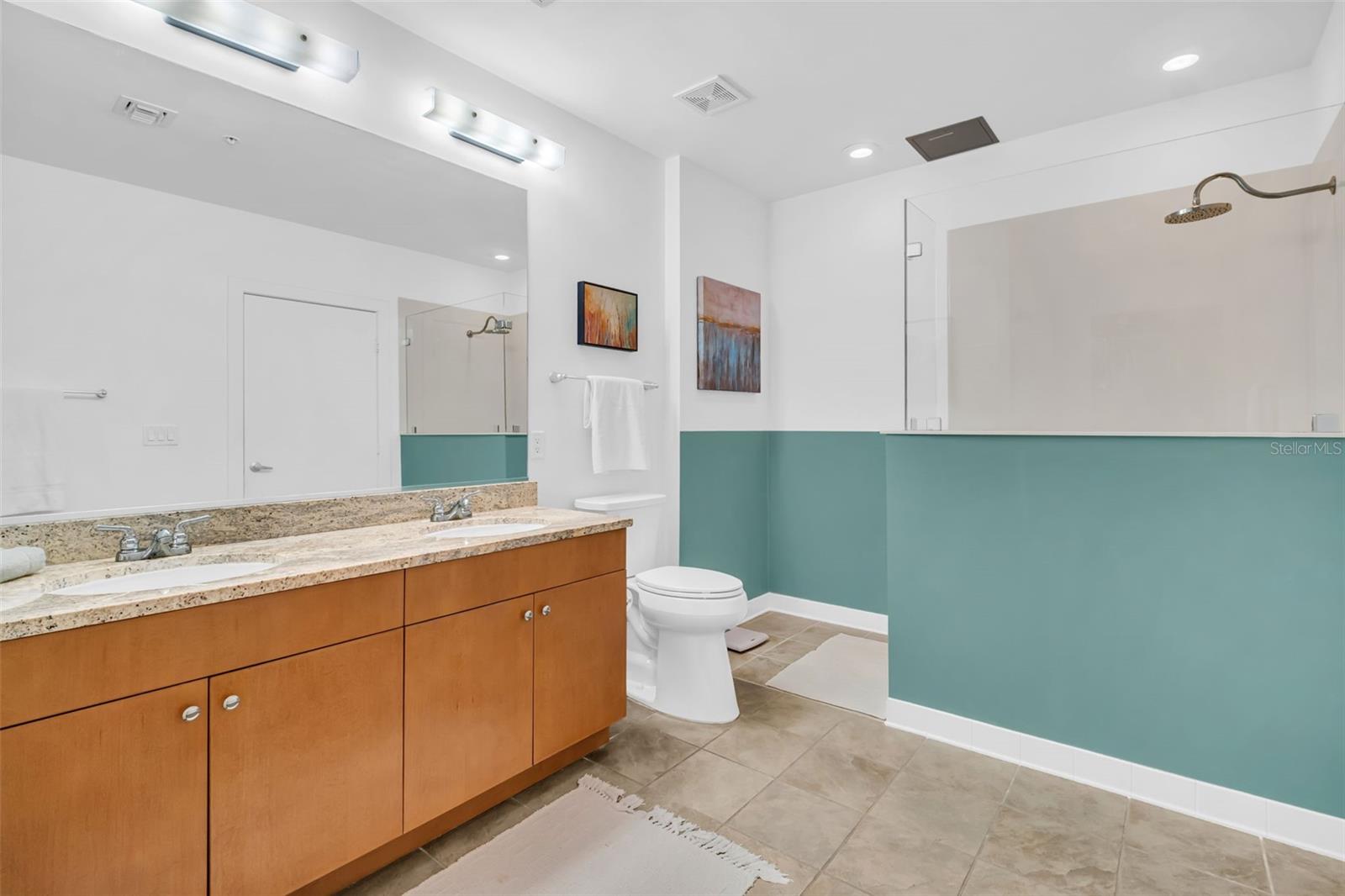 Image 23 of 51 For 1010 Central Avenue 427