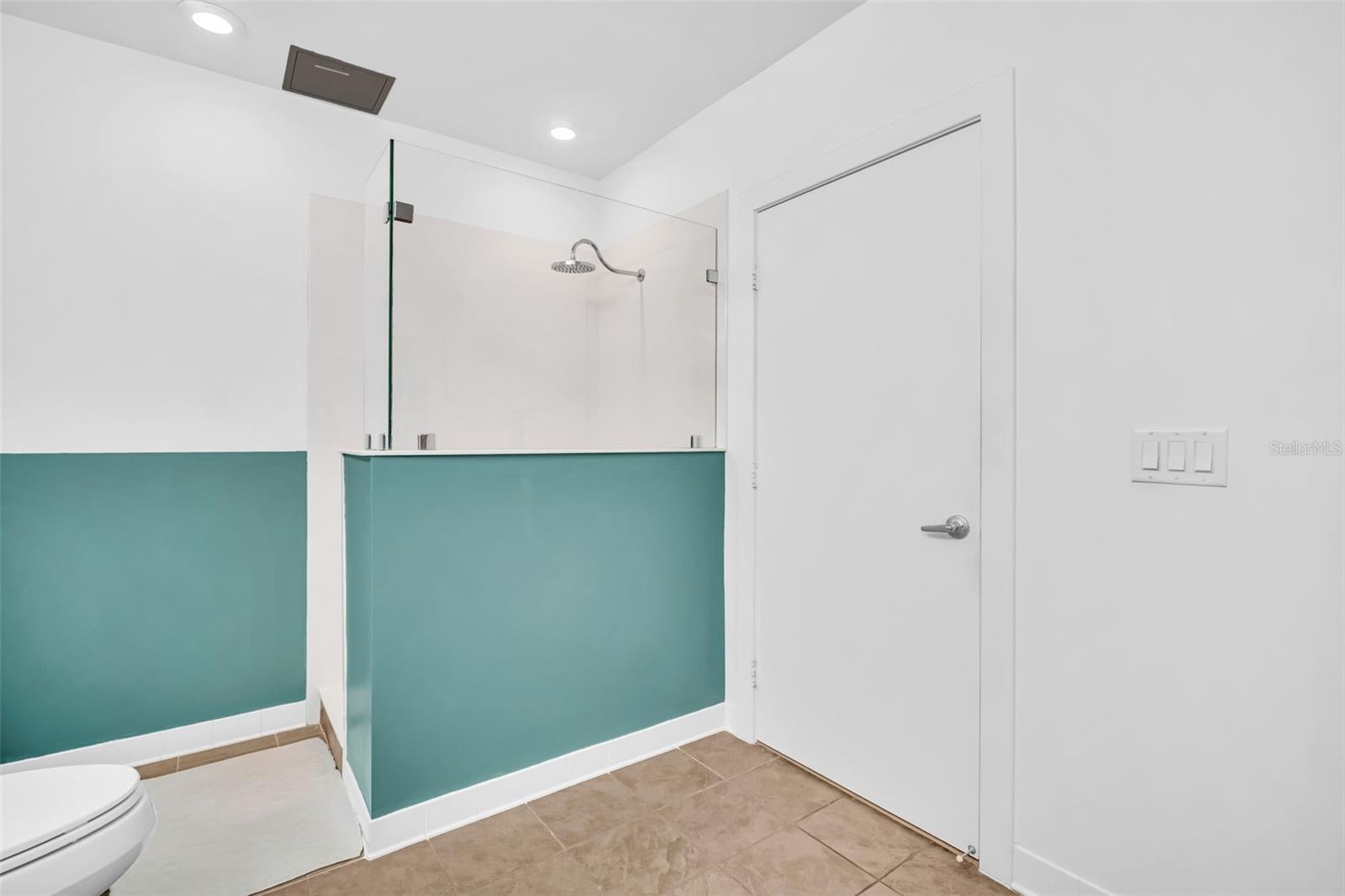 Image 25 of 51 For 1010 Central Avenue 427