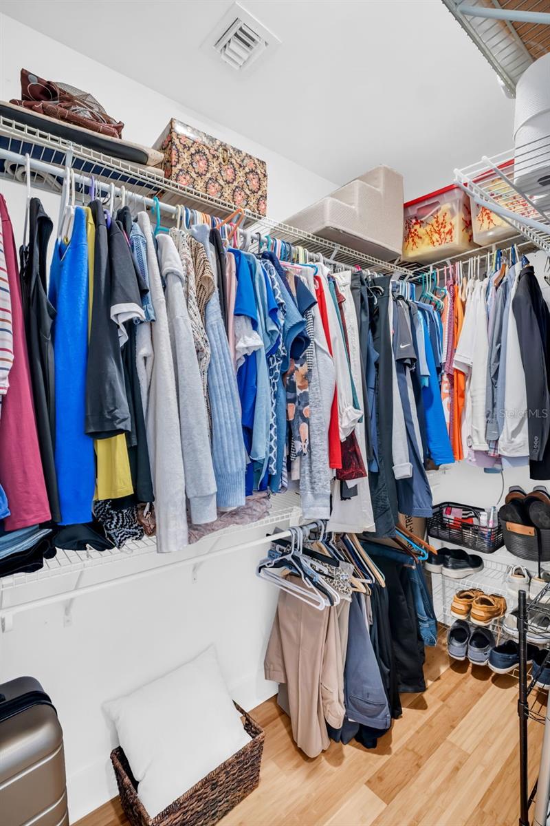 Image 27 of 51 For 1010 Central Avenue 427