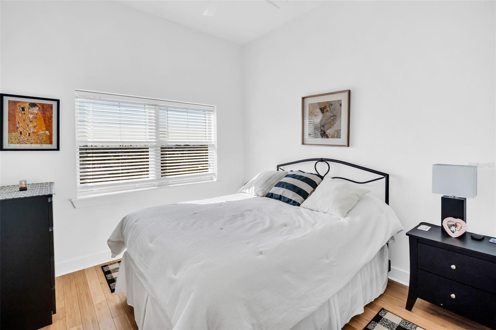 Image 28 of 51 For 1010 Central Avenue 427