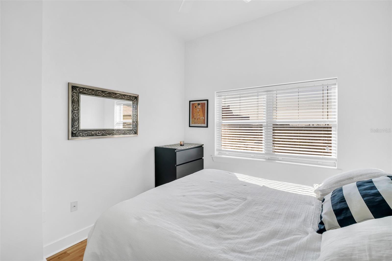 Image 29 of 51 For 1010 Central Avenue 427