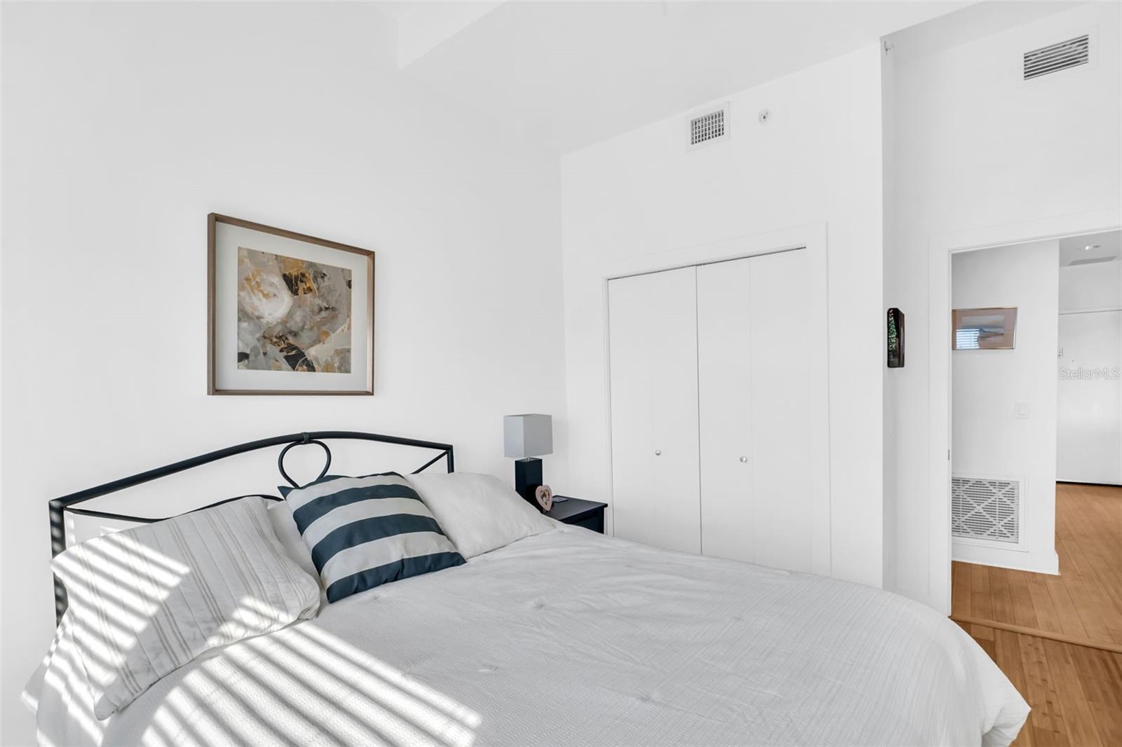 Image 30 of 51 For 1010 Central Avenue 427