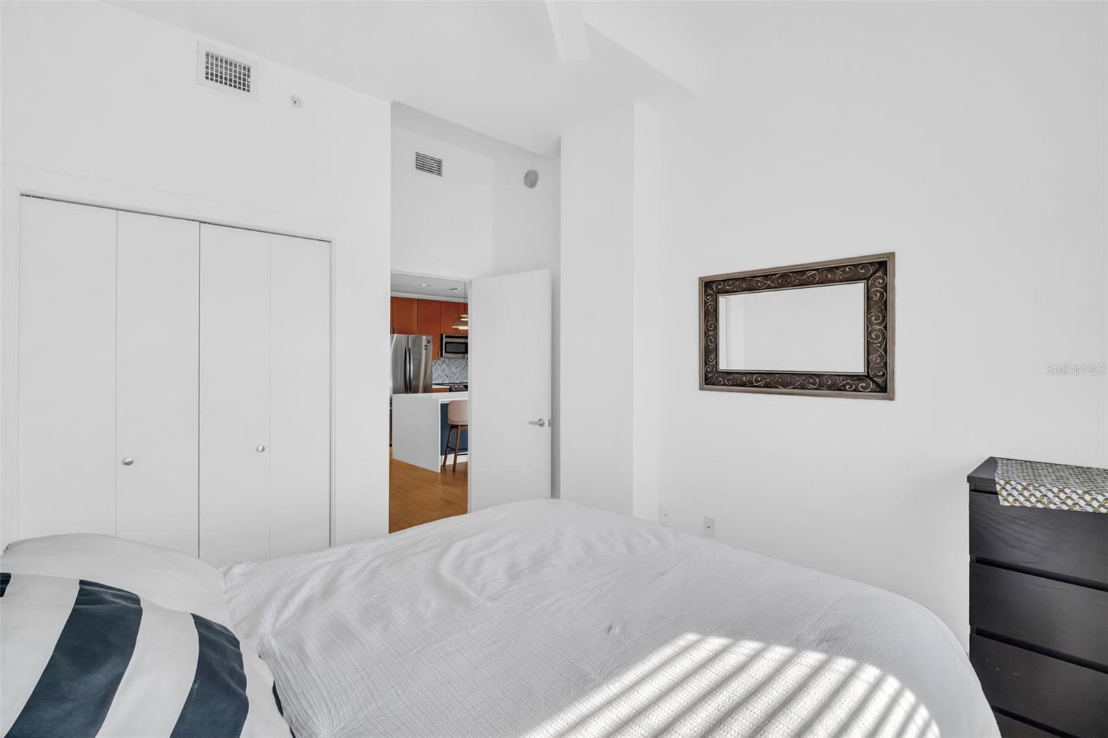 Image 31 of 51 For 1010 Central Avenue 427