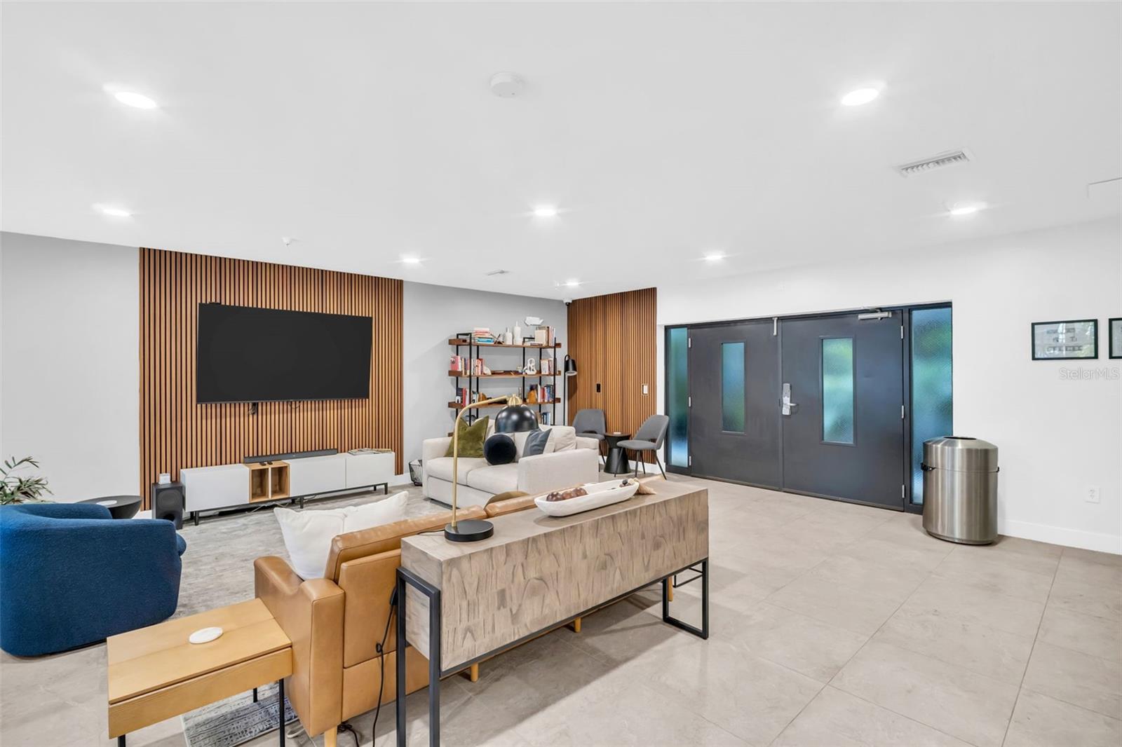 Image 36 of 51 For 1010 Central Avenue 427