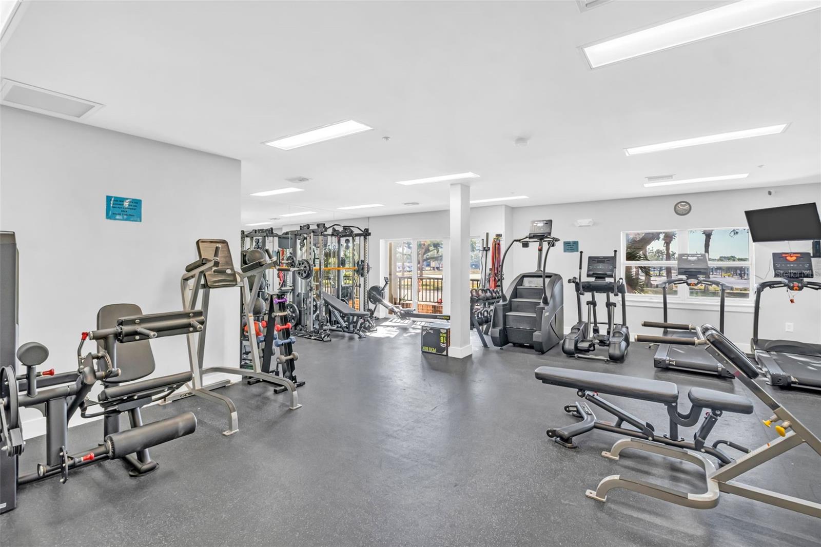 Image 38 of 51 For 1010 Central Avenue 427