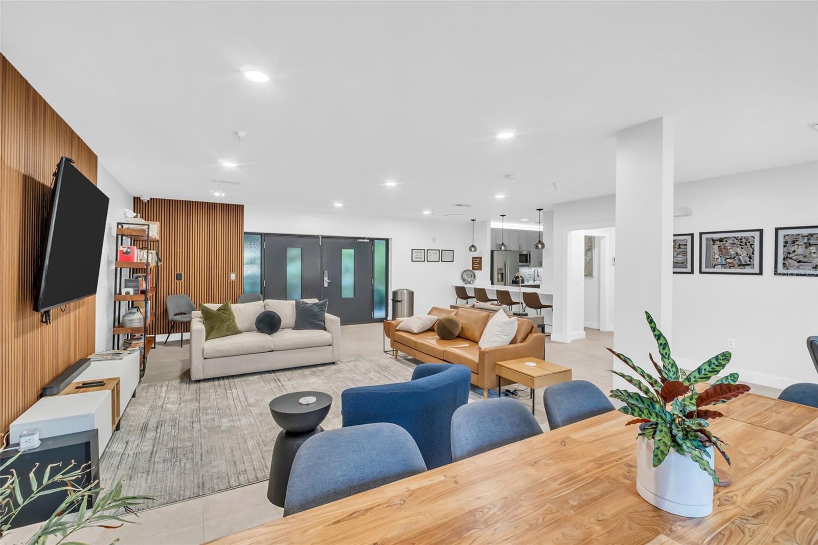 Image 40 of 51 For 1010 Central Avenue 427