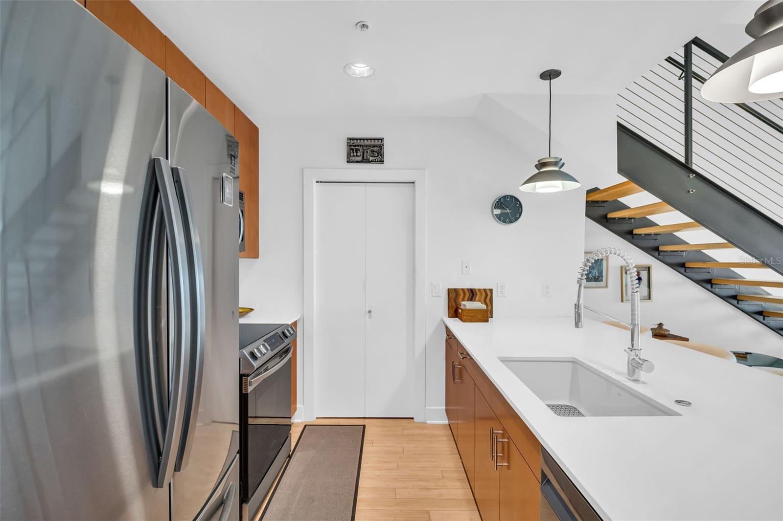 Image 8 of 51 For 1010 Central Avenue 427