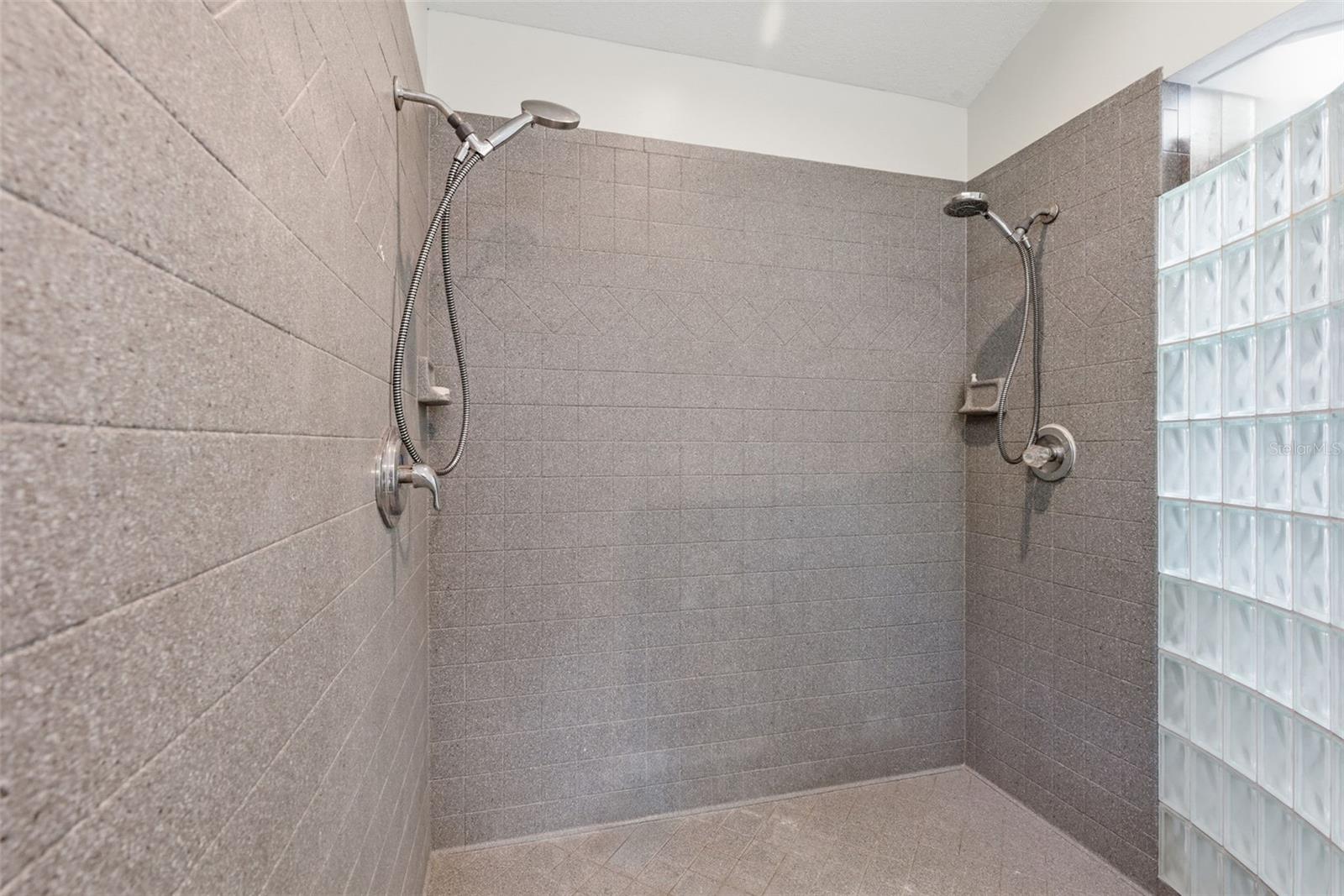 Image 43 of 77 For 3042 Colonial Ridge Drive