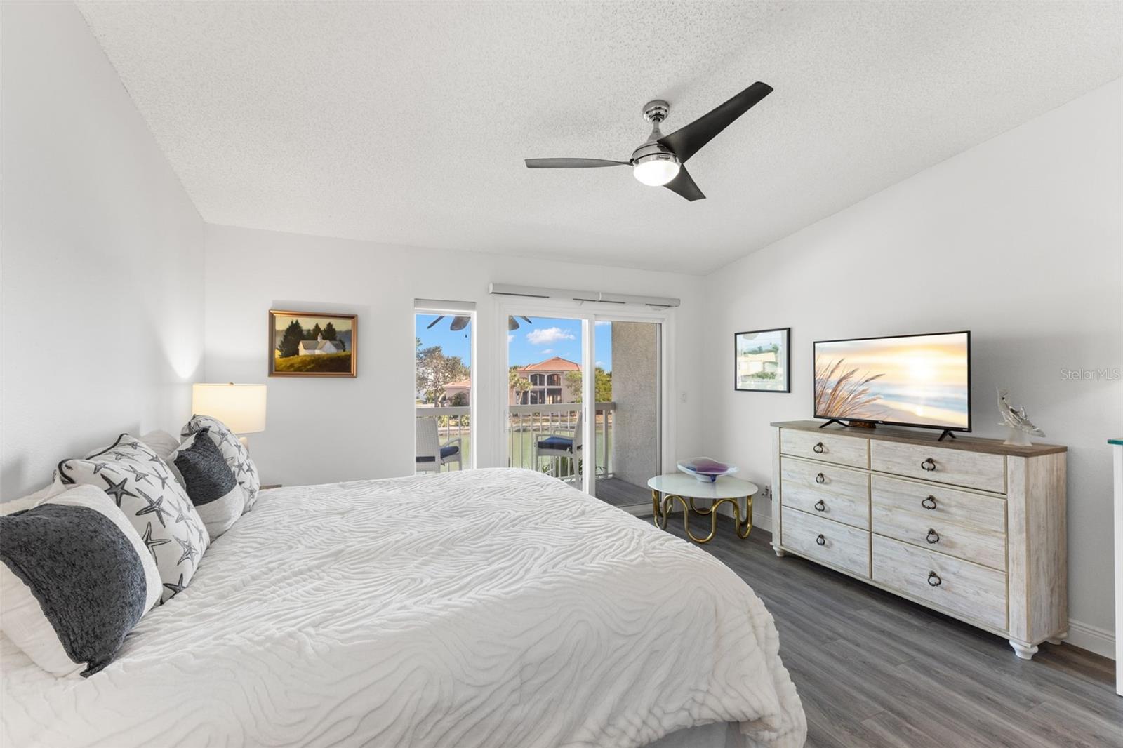 Image 19 of 34 For 343 Madeira Circle