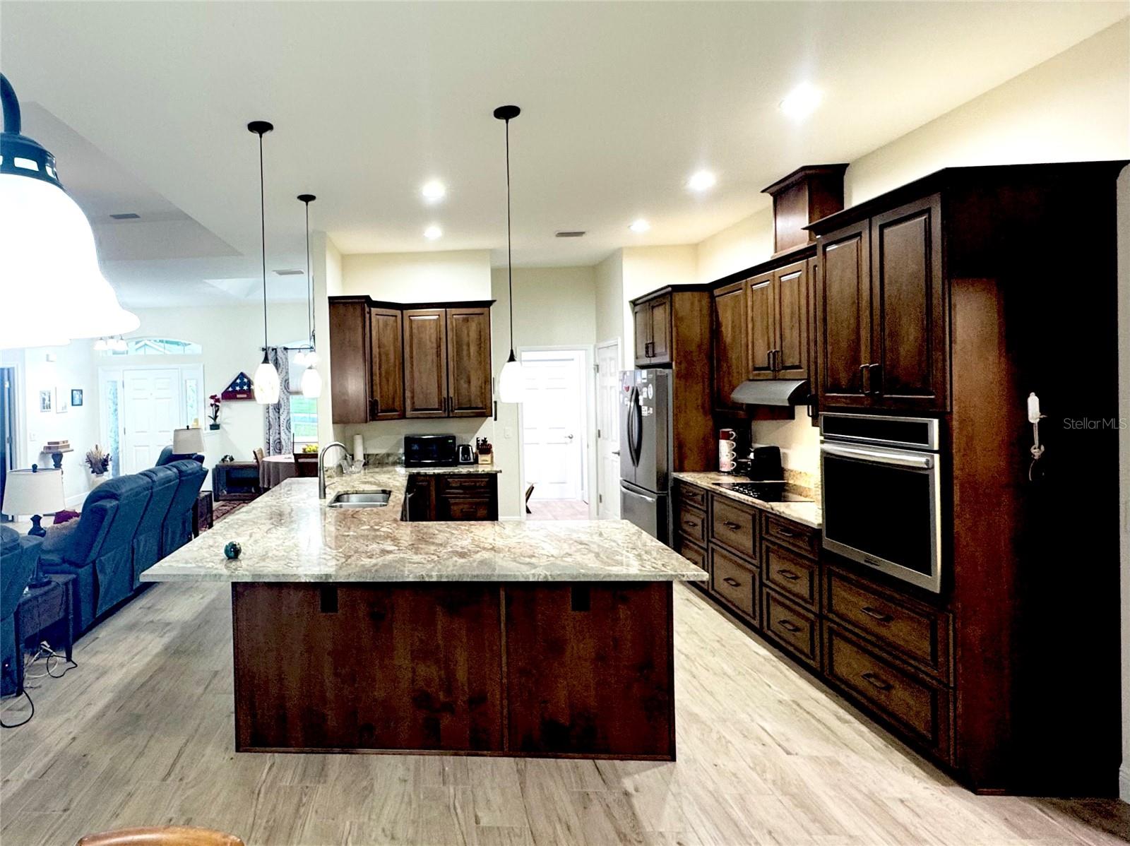 Listing photo id 8 for 2218 Heritage Oaks Path