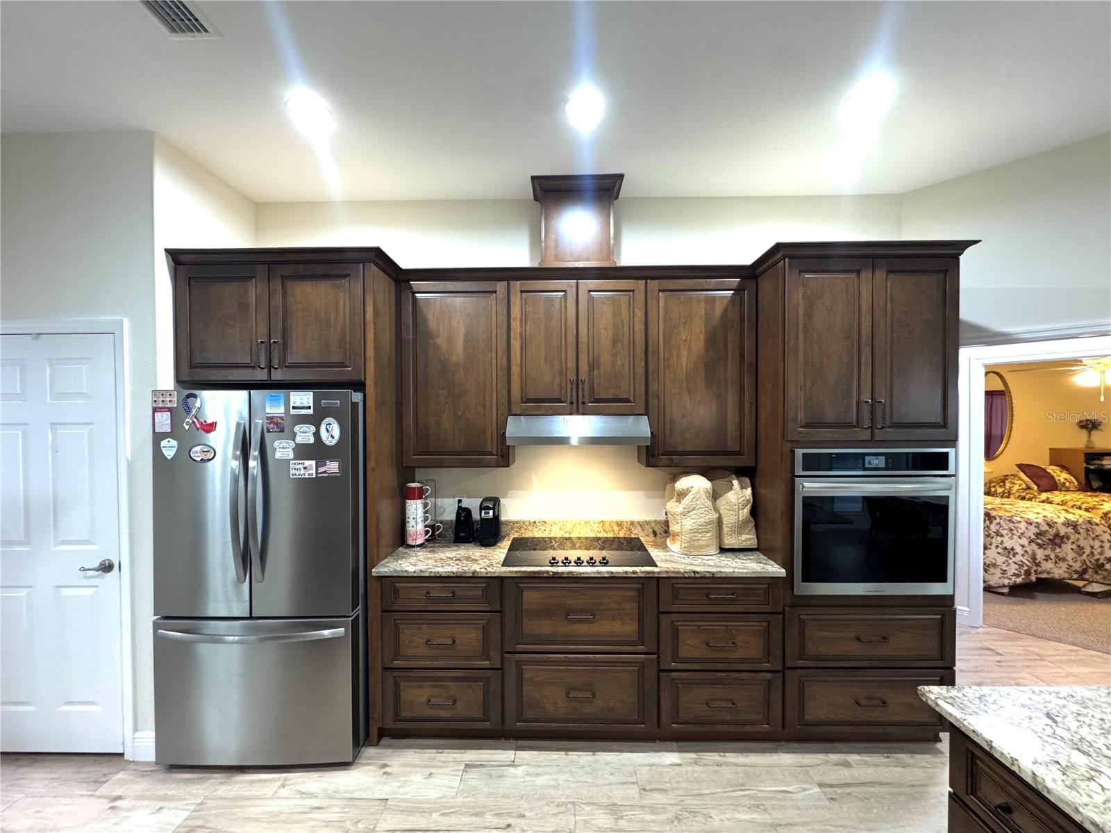 Listing photo id 12 for 2218 Heritage Oaks Path