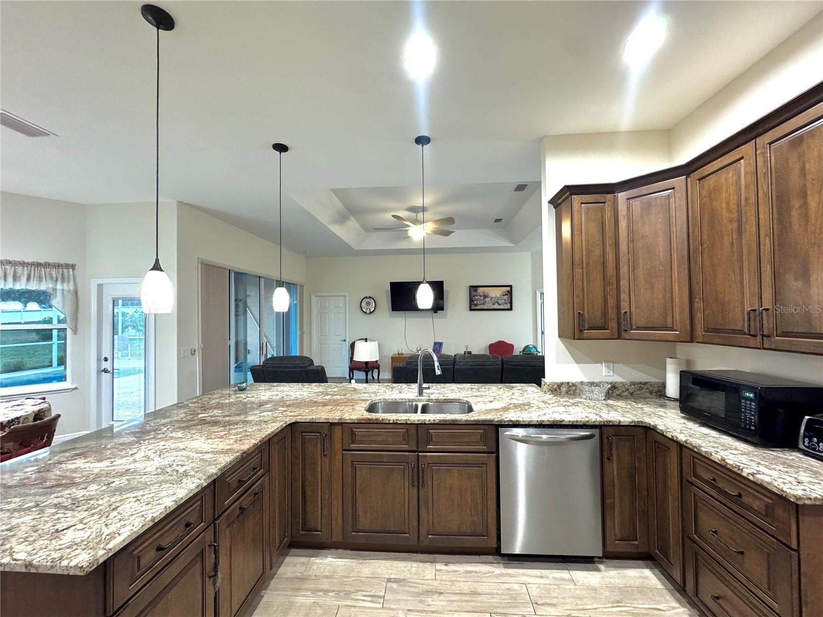 Listing photo id 13 for 2218 Heritage Oaks Path