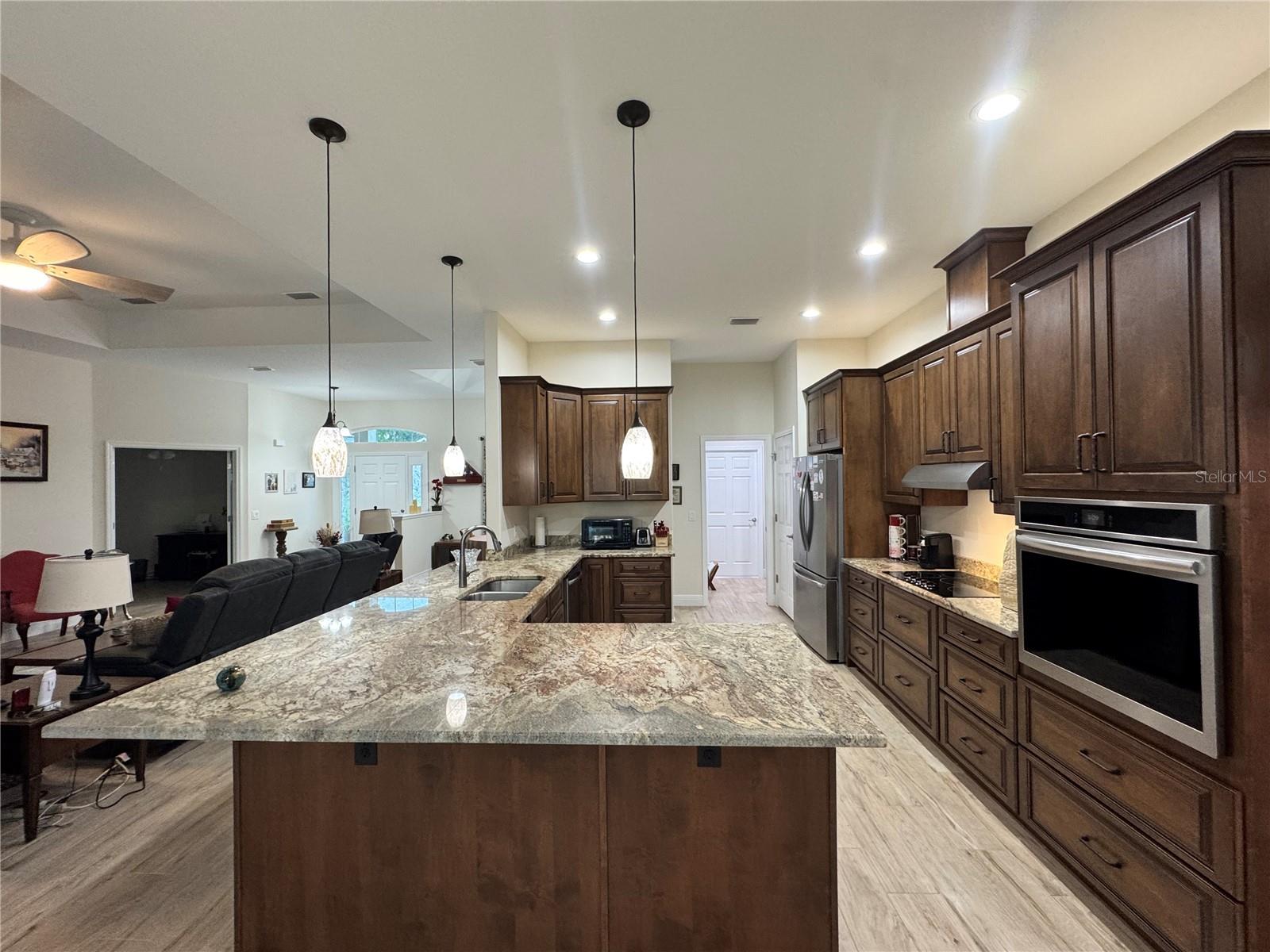 Listing photo id 17 for 2218 Heritage Oaks Path